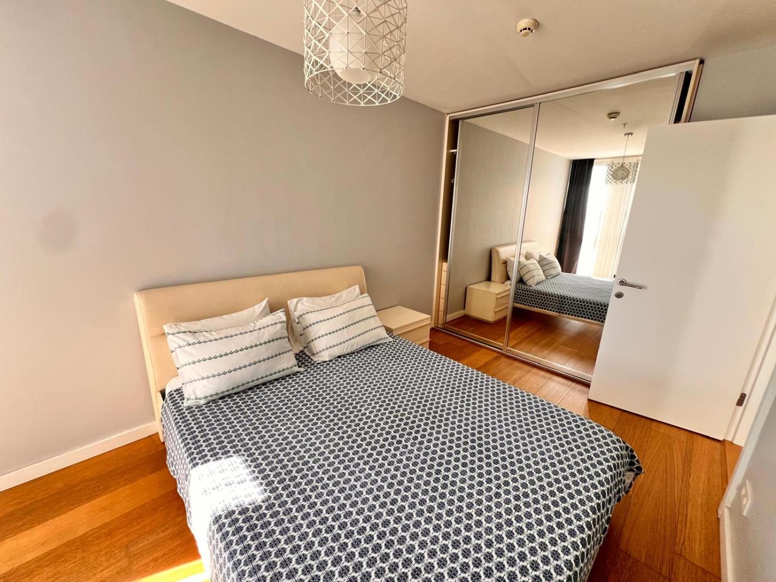 Deluxe One-Bedroom Apartment With City View photo 2