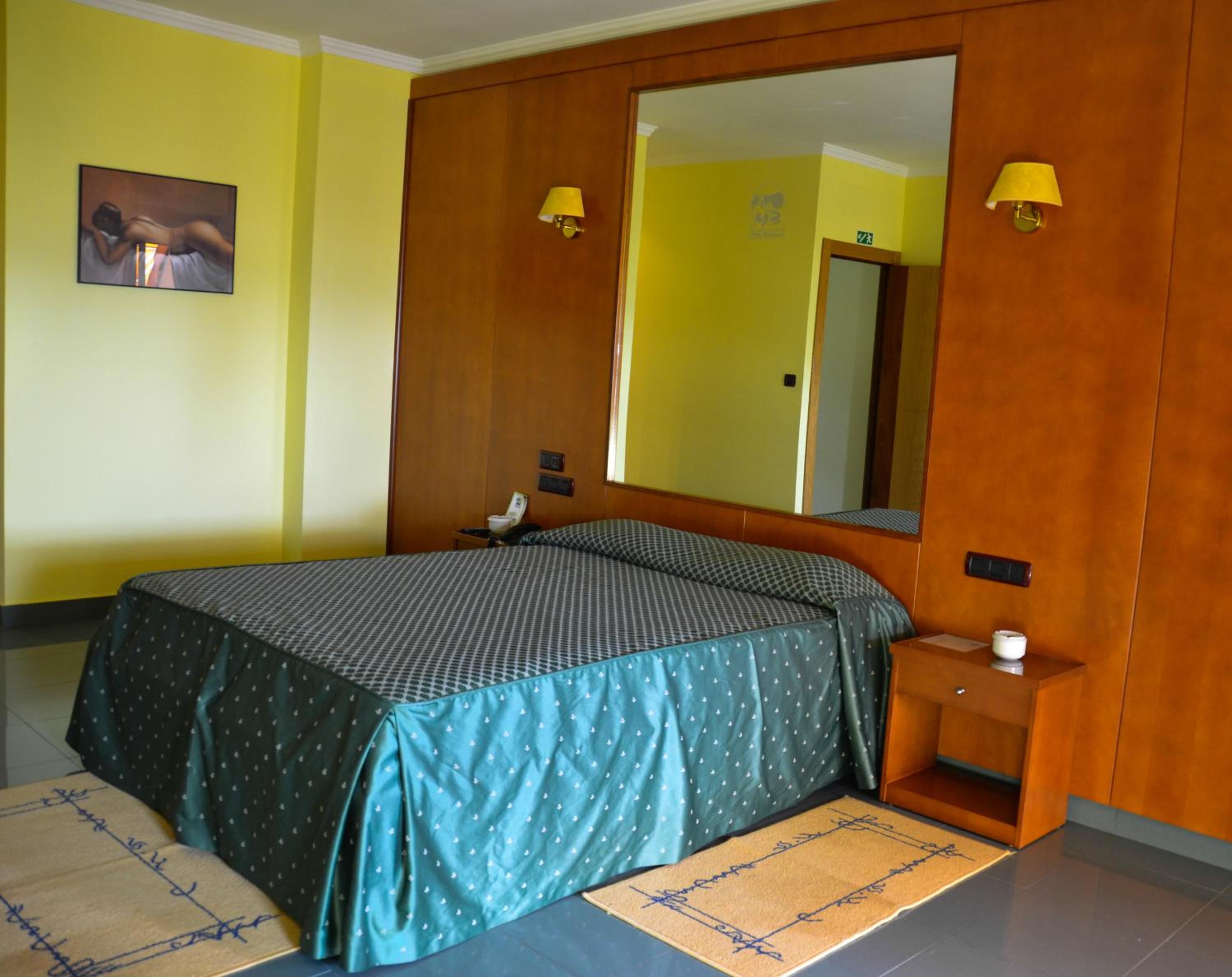 Double Room - Photo 5