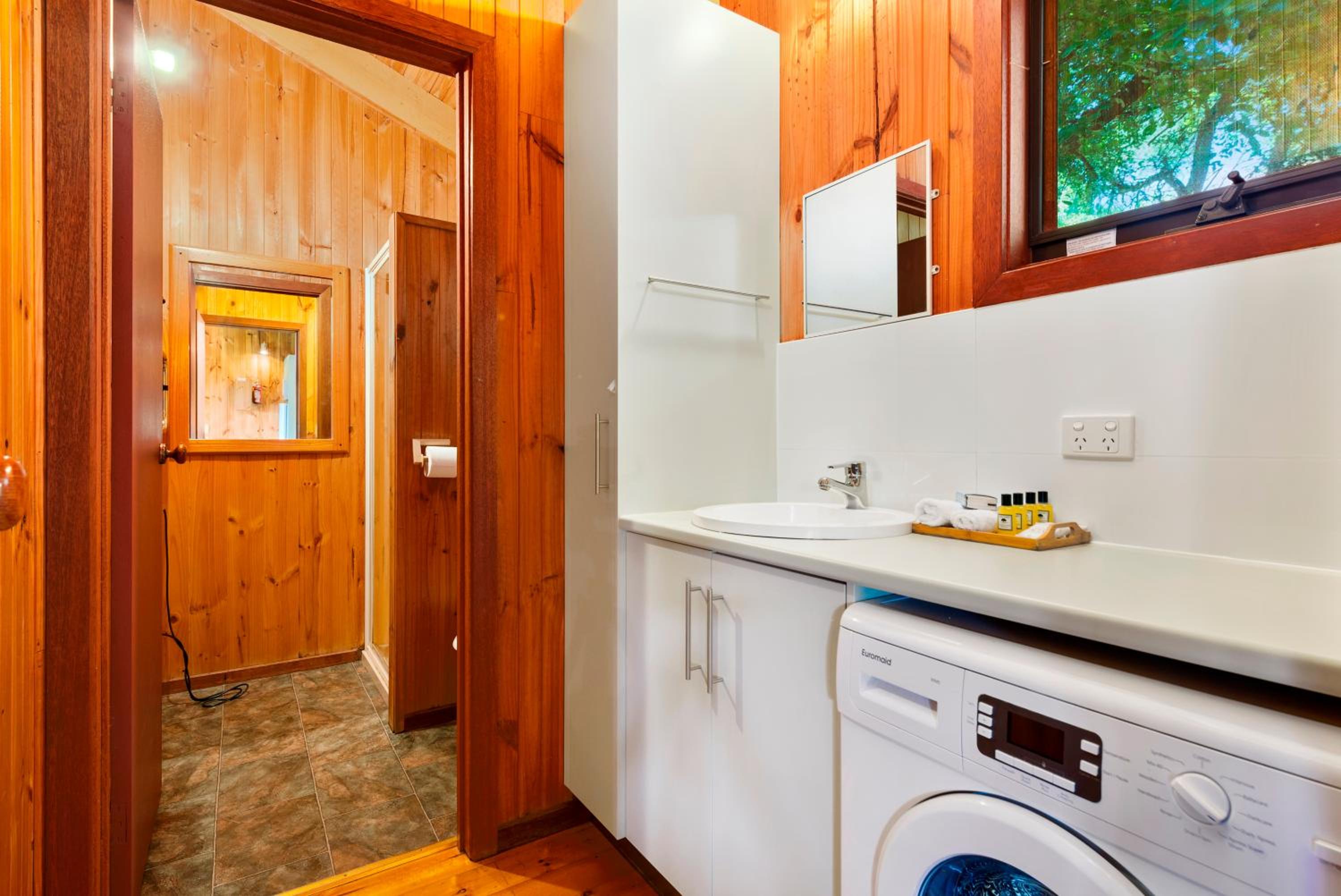 One-Bedroom Cottage - Bluegum photo 3