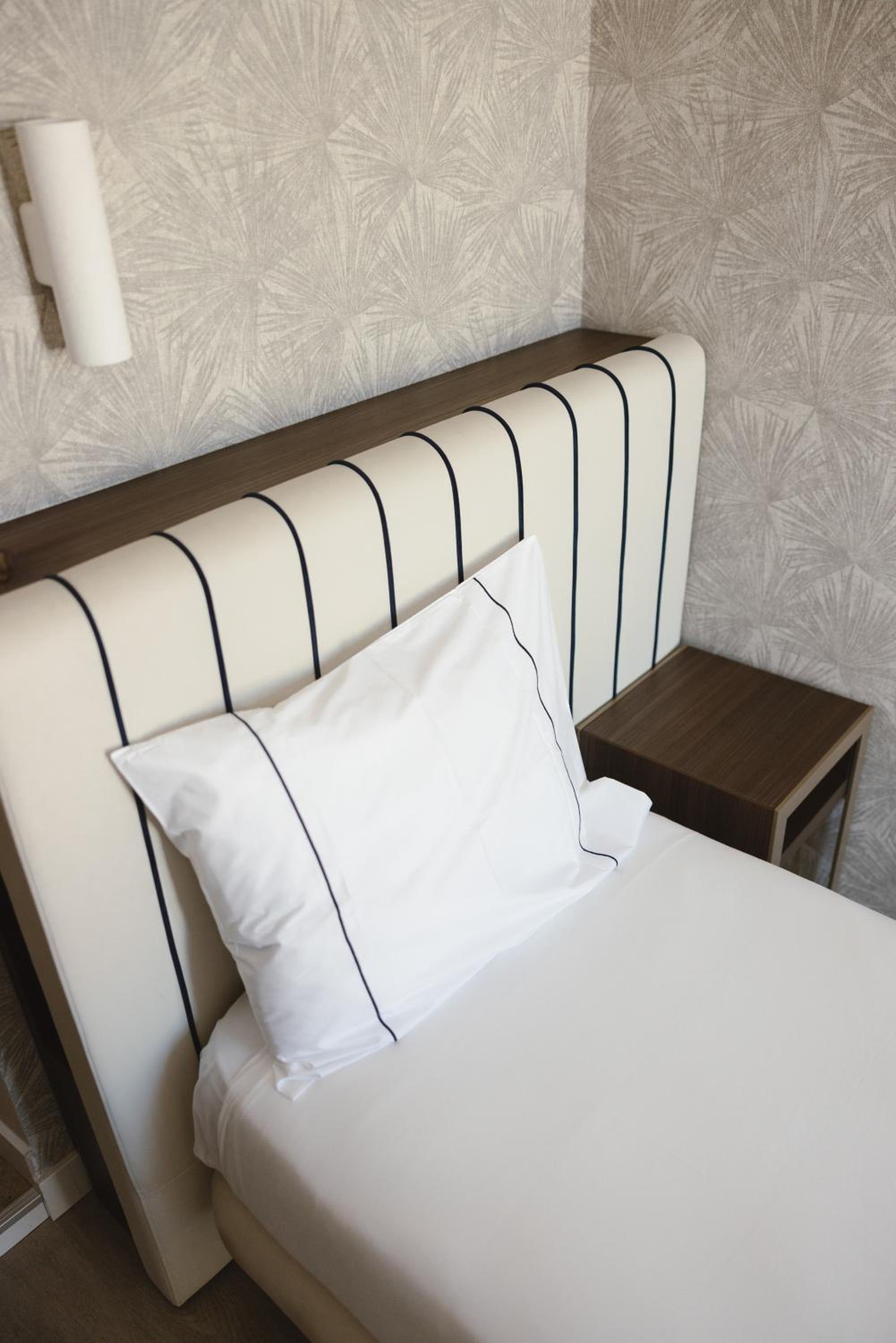 Classic Single Room