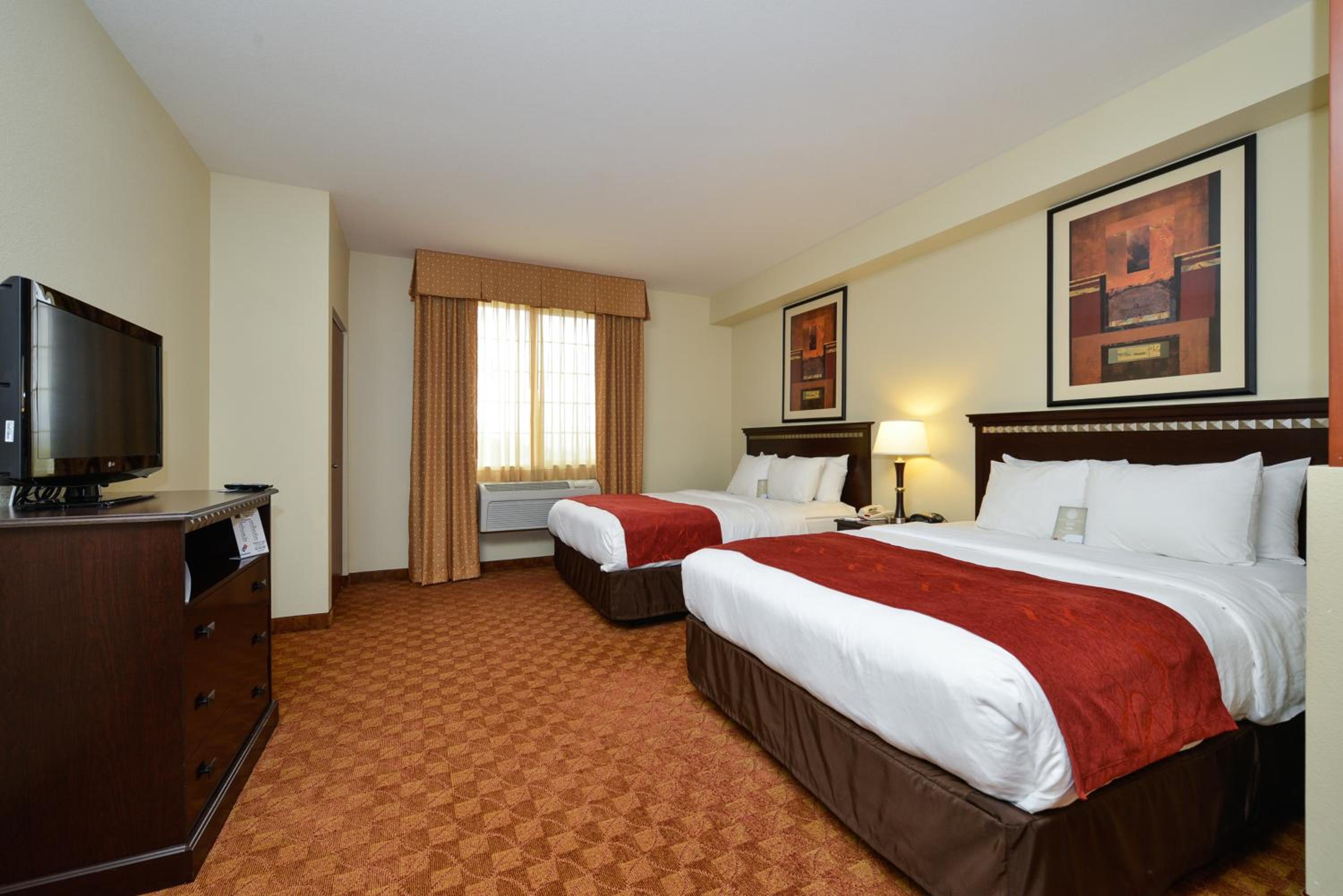 King Suite with Two King Beds - Non-Smoking - Photo 2