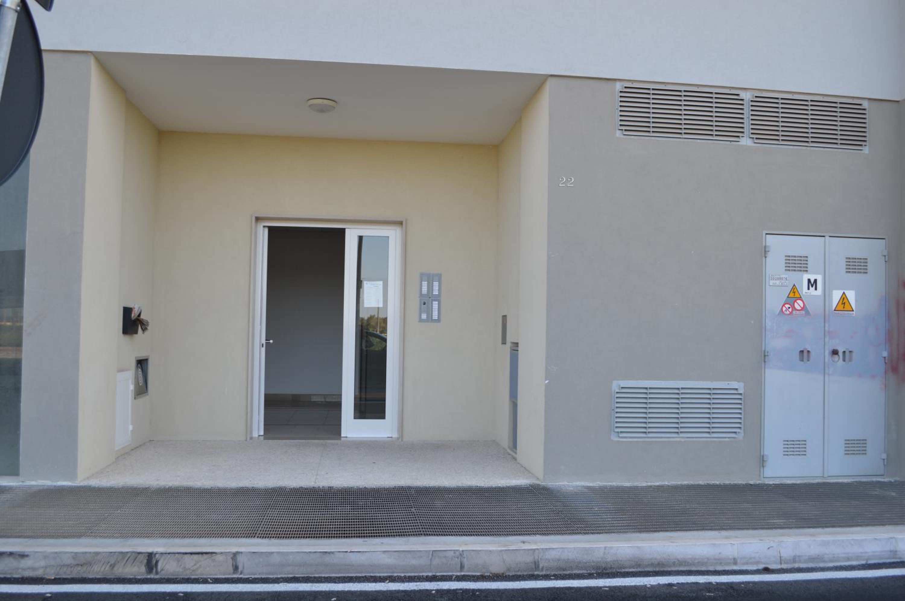 Double Room with Private Bathroom - Photo 9