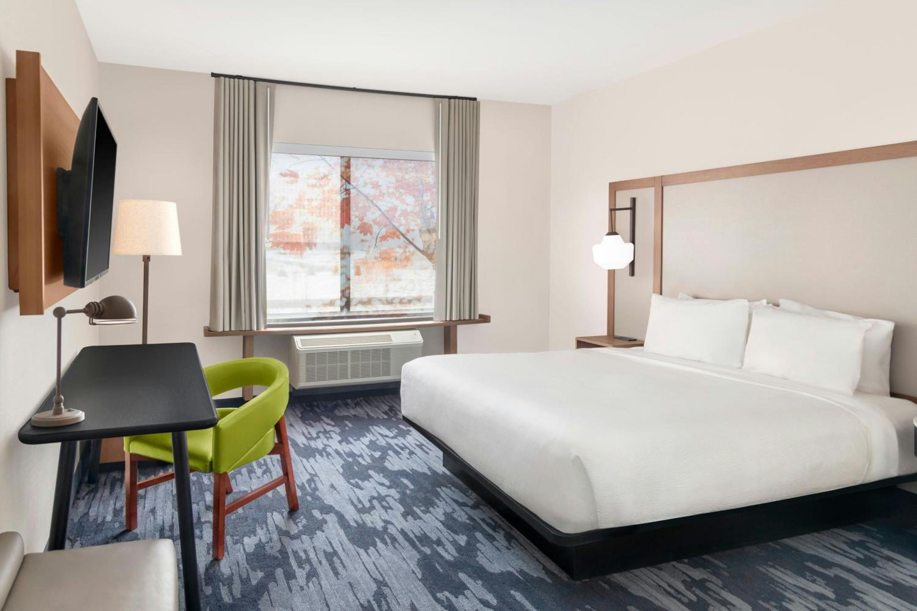 Standard King Room - Hearing Accessible - Photo 5