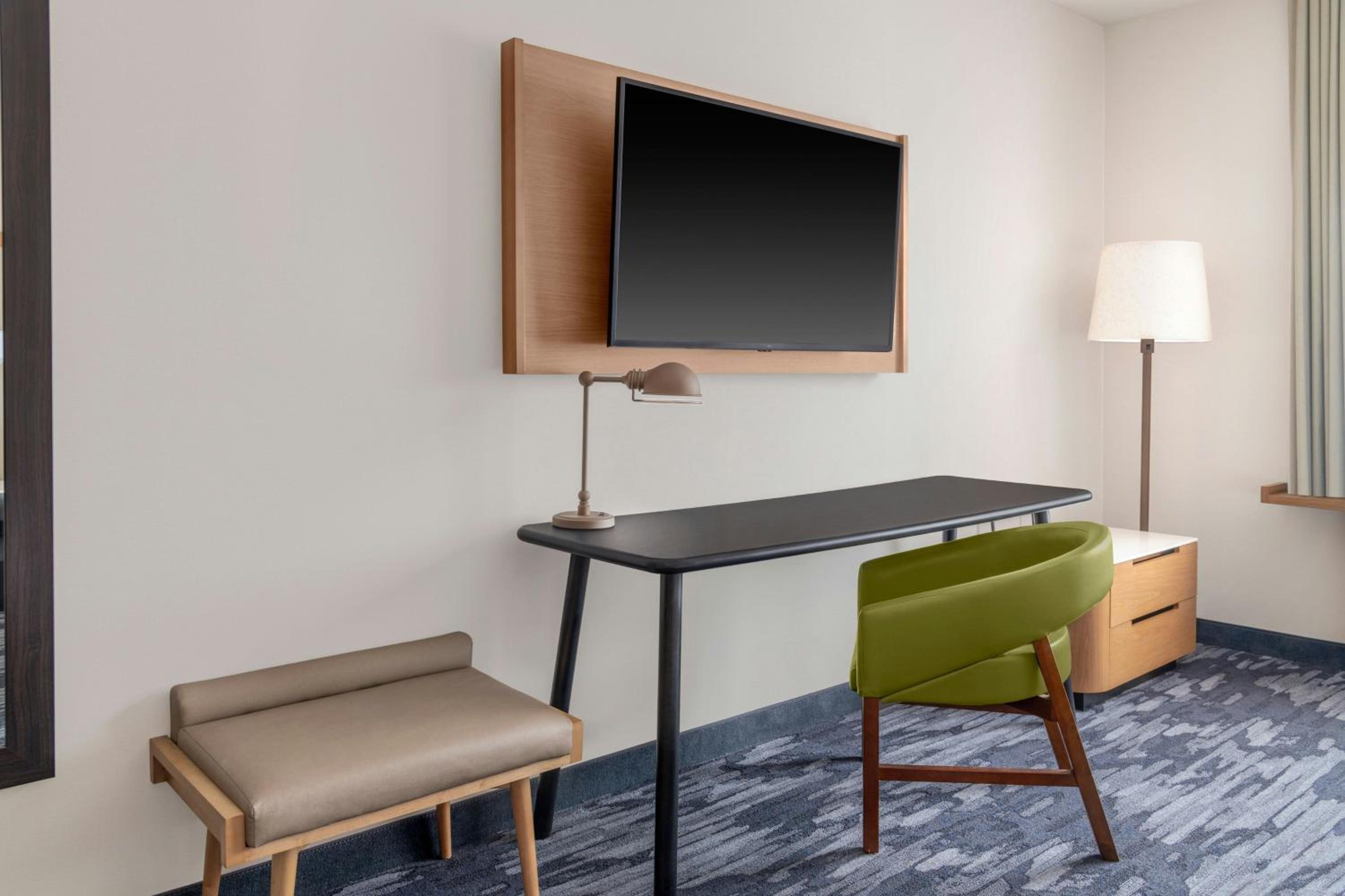 Standard King Room - Hearing Accessible - Photo 7