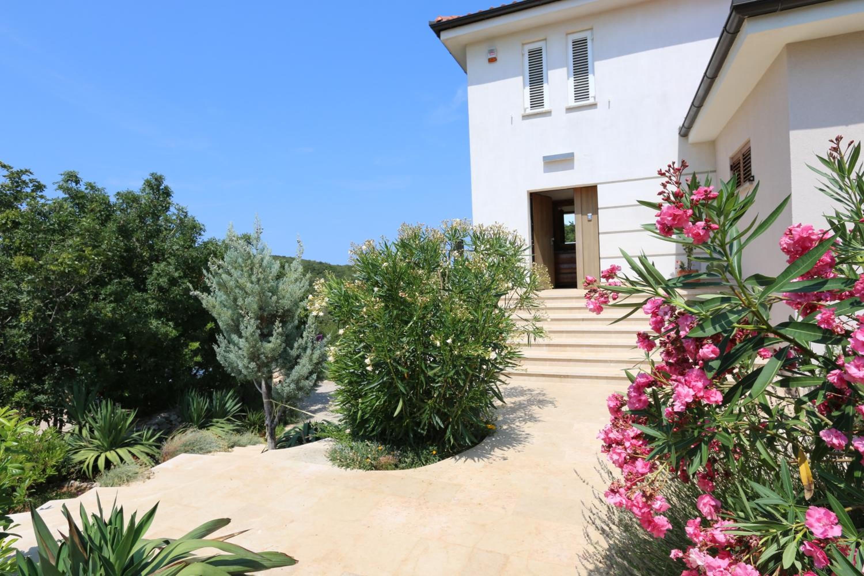 Three-Bedroom Villa photo 3