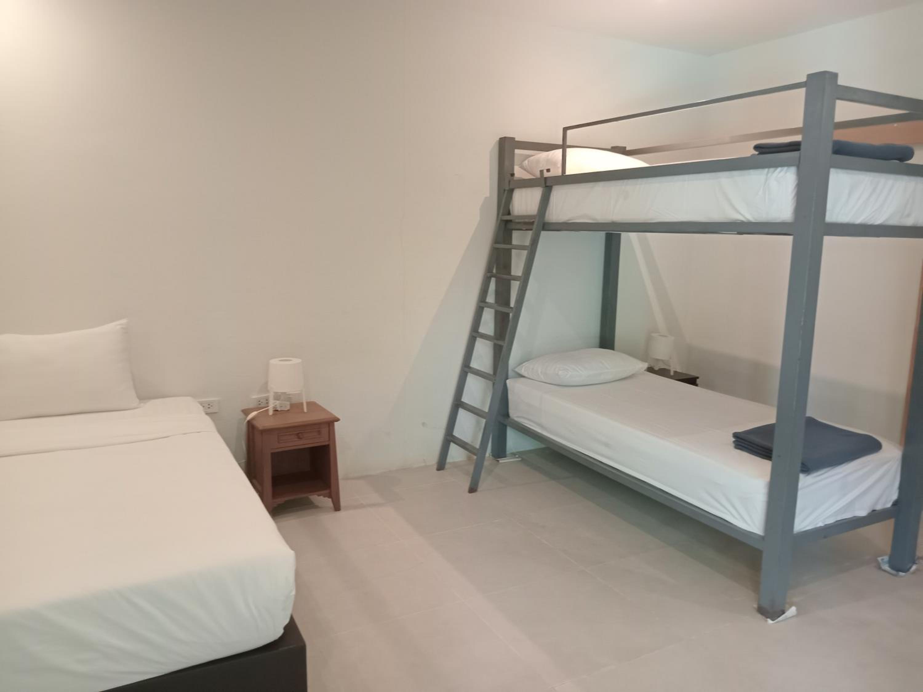 Quadruple Room - Photo 7