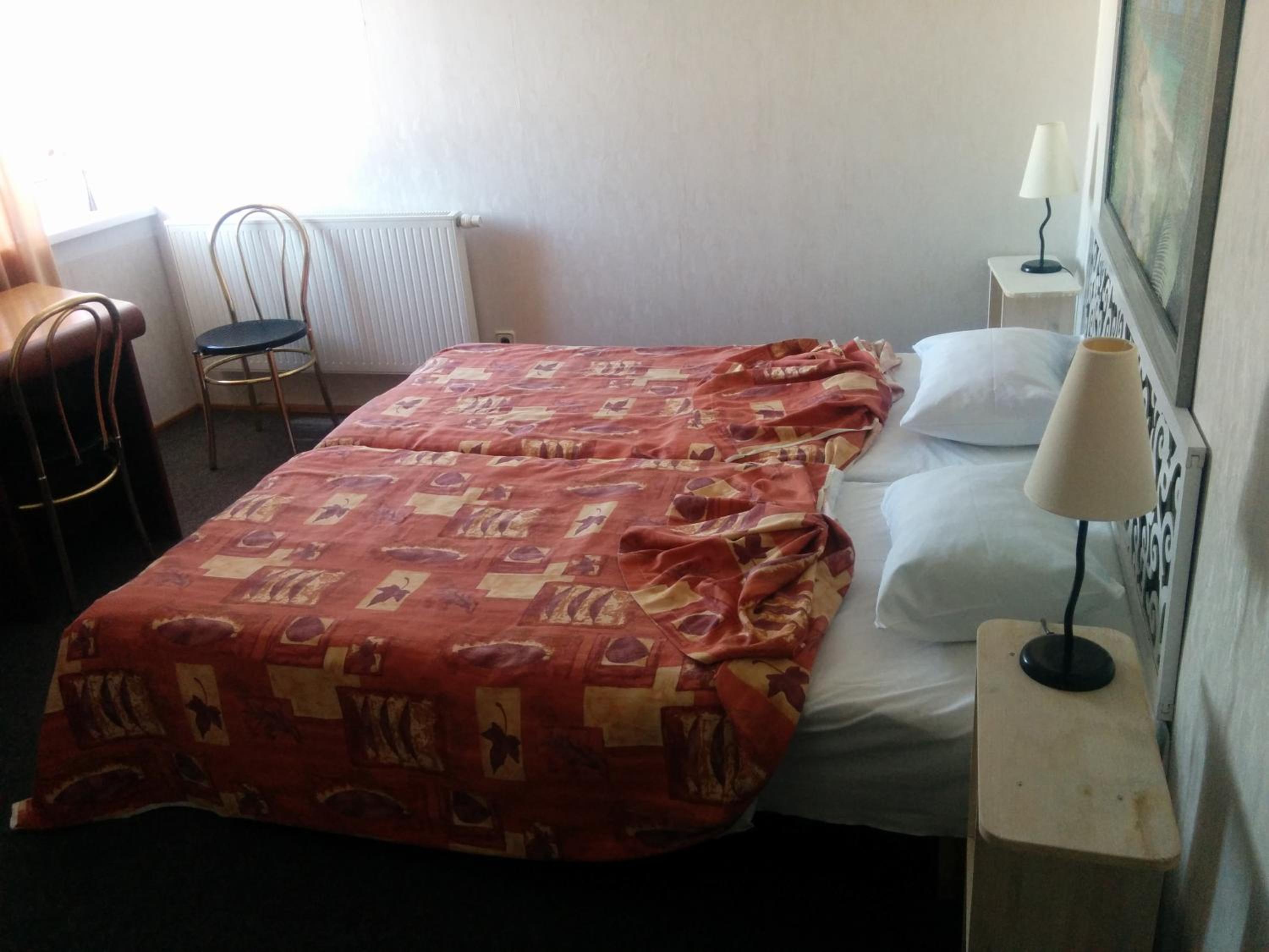 Twin Room with Shower