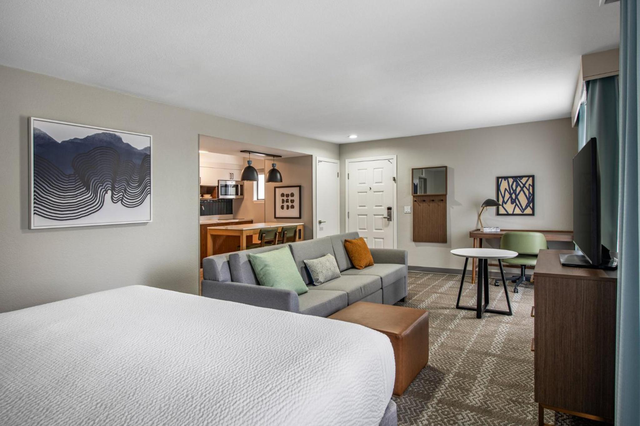 King Studio Suite with Court View