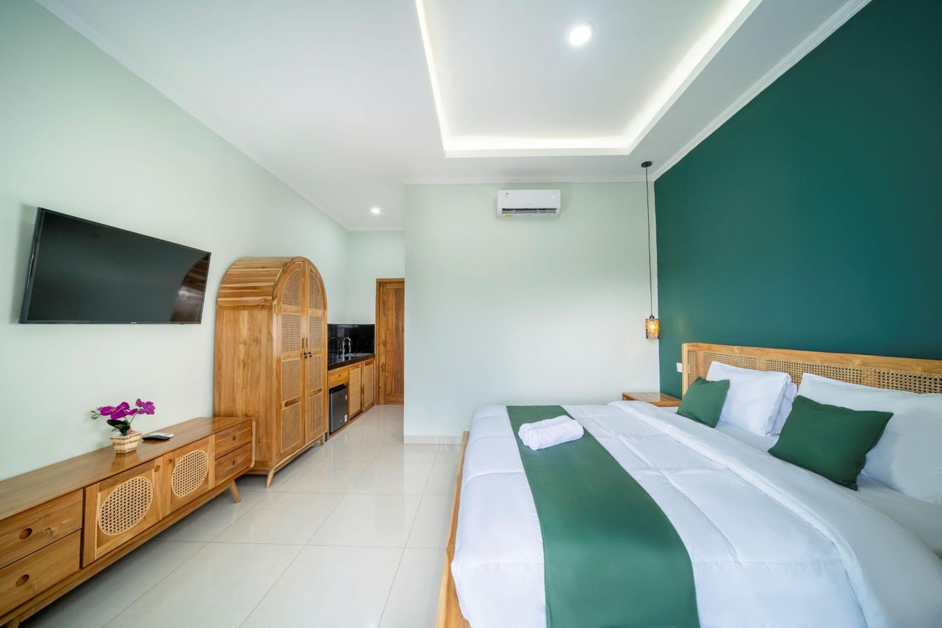 Deluxe Double Room with Balcony photo 2