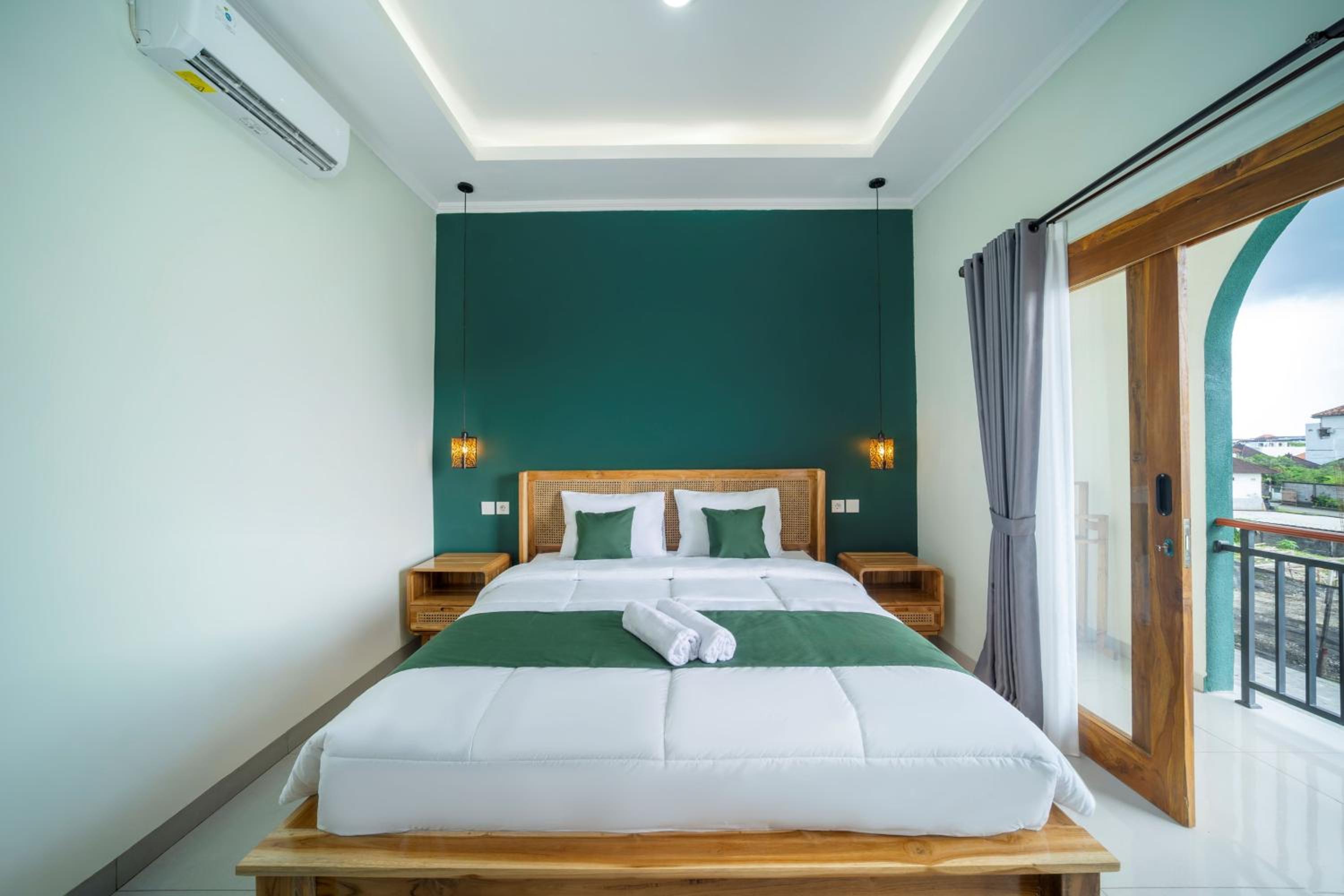 Deluxe Double Room with Balcony photo 3