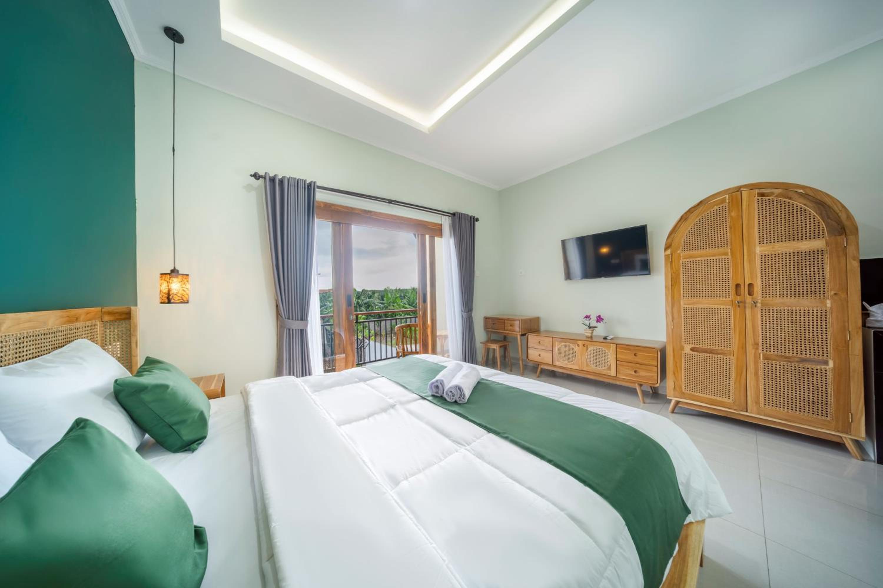 Deluxe Double Room with Balcony photo 1