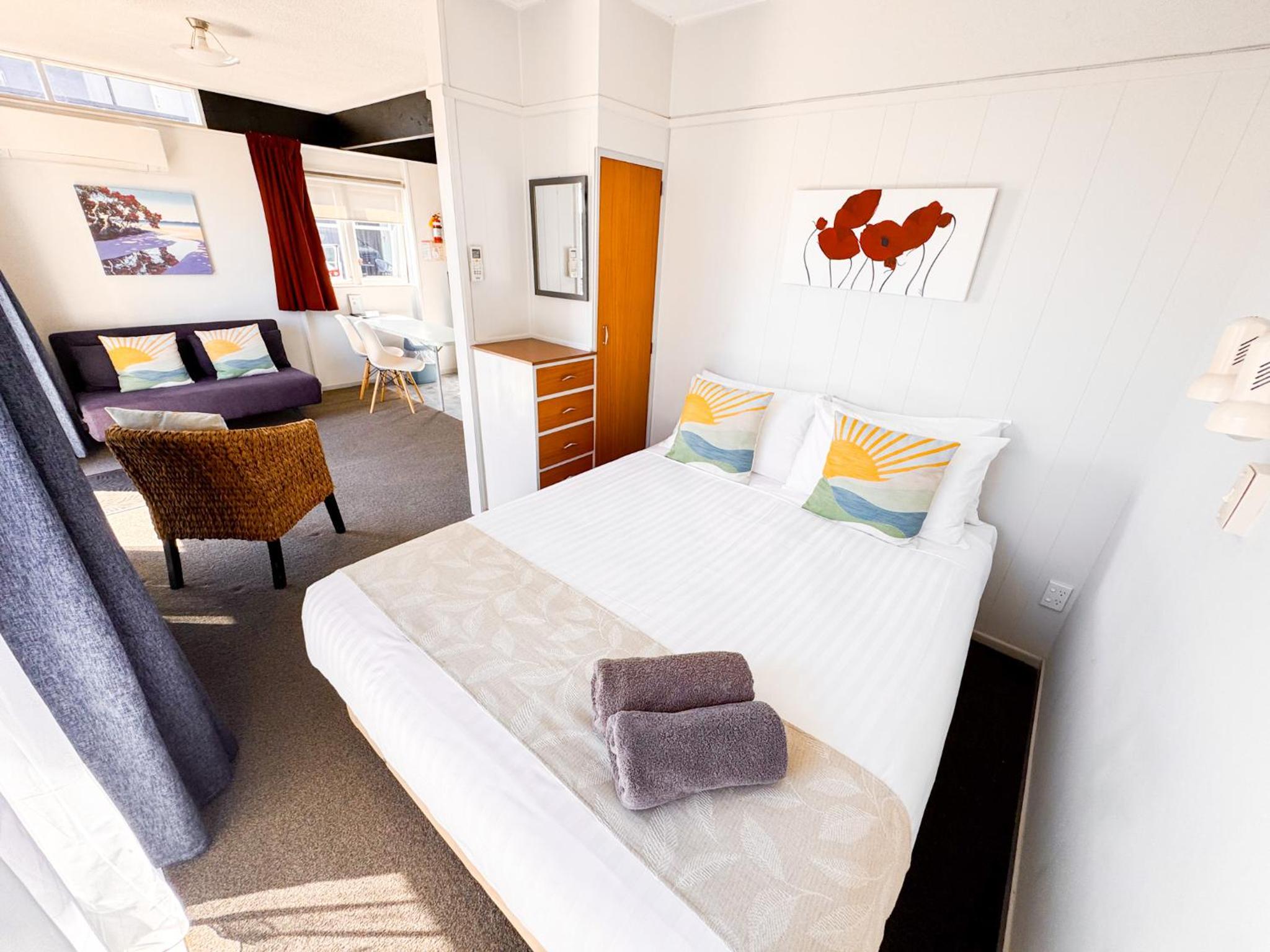 Studio Apartment with Queen Bed