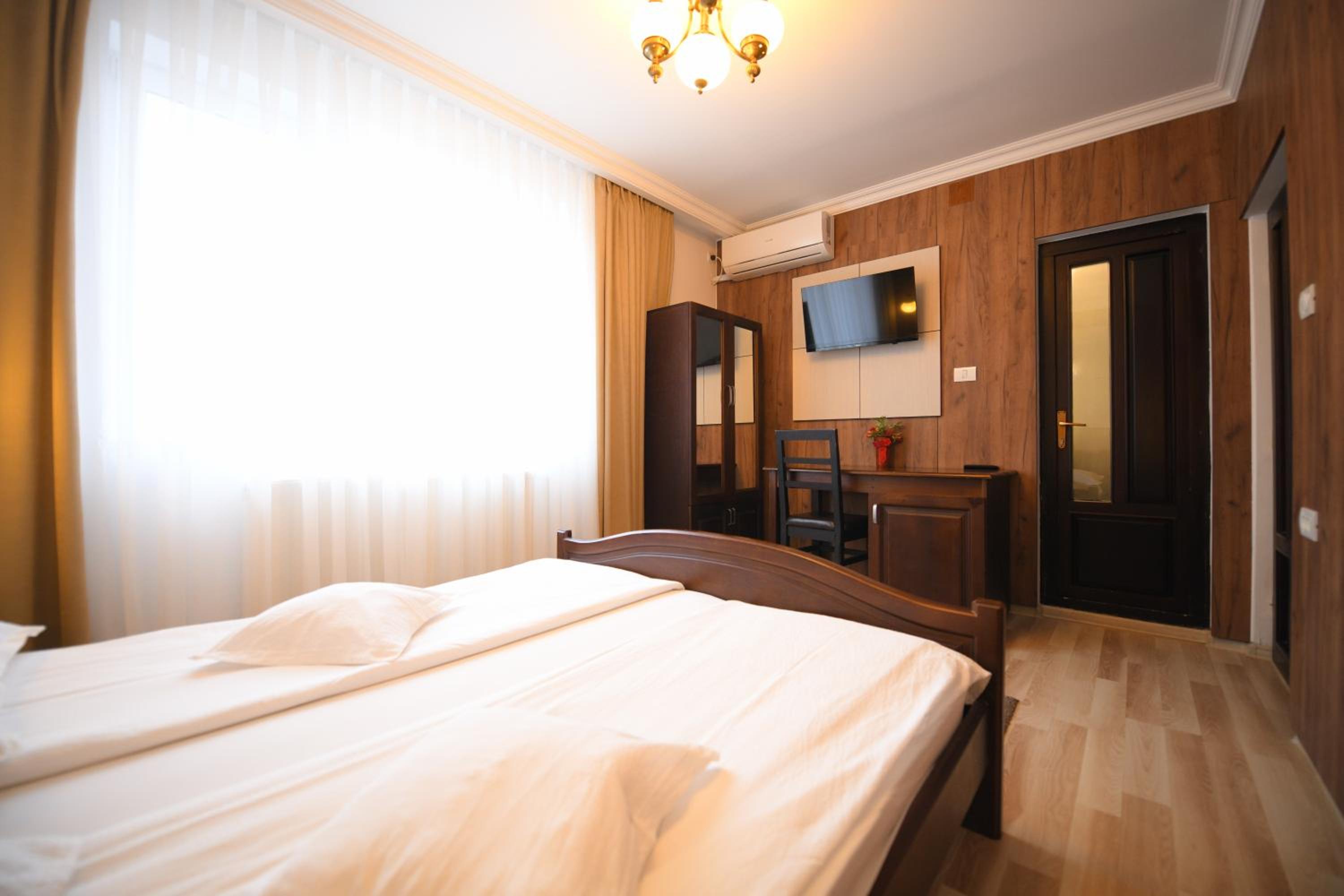 Standard Double Room - Photo 5