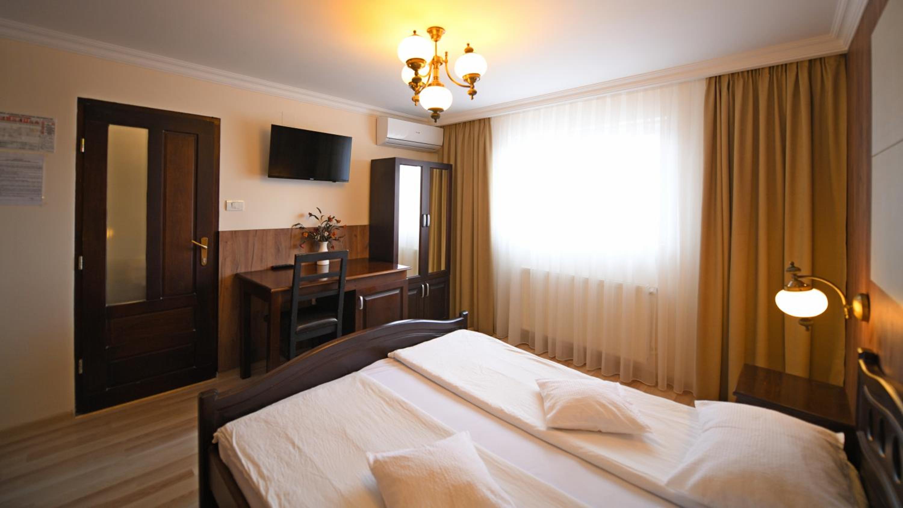 Standard Double Room - Photo 7