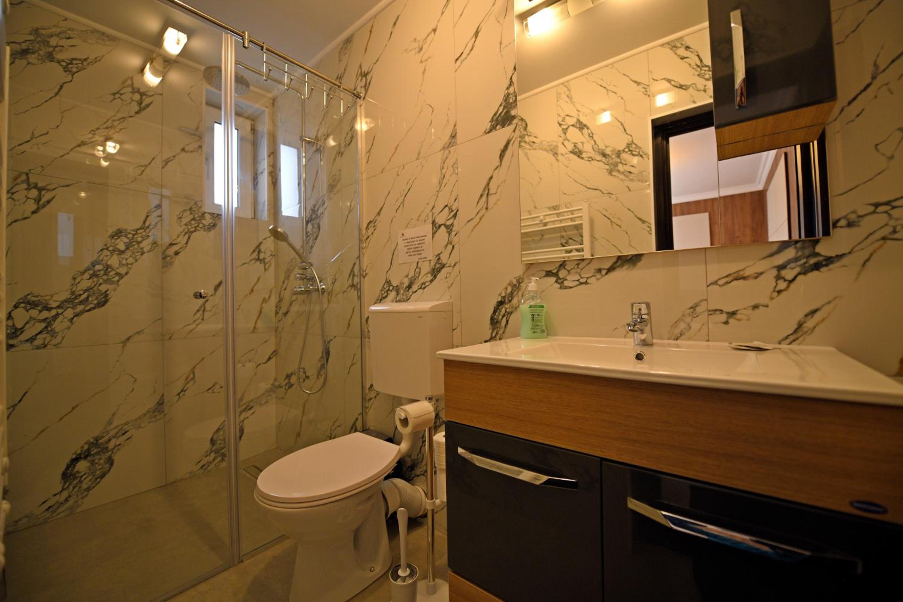 Standard Double Room - Photo 10