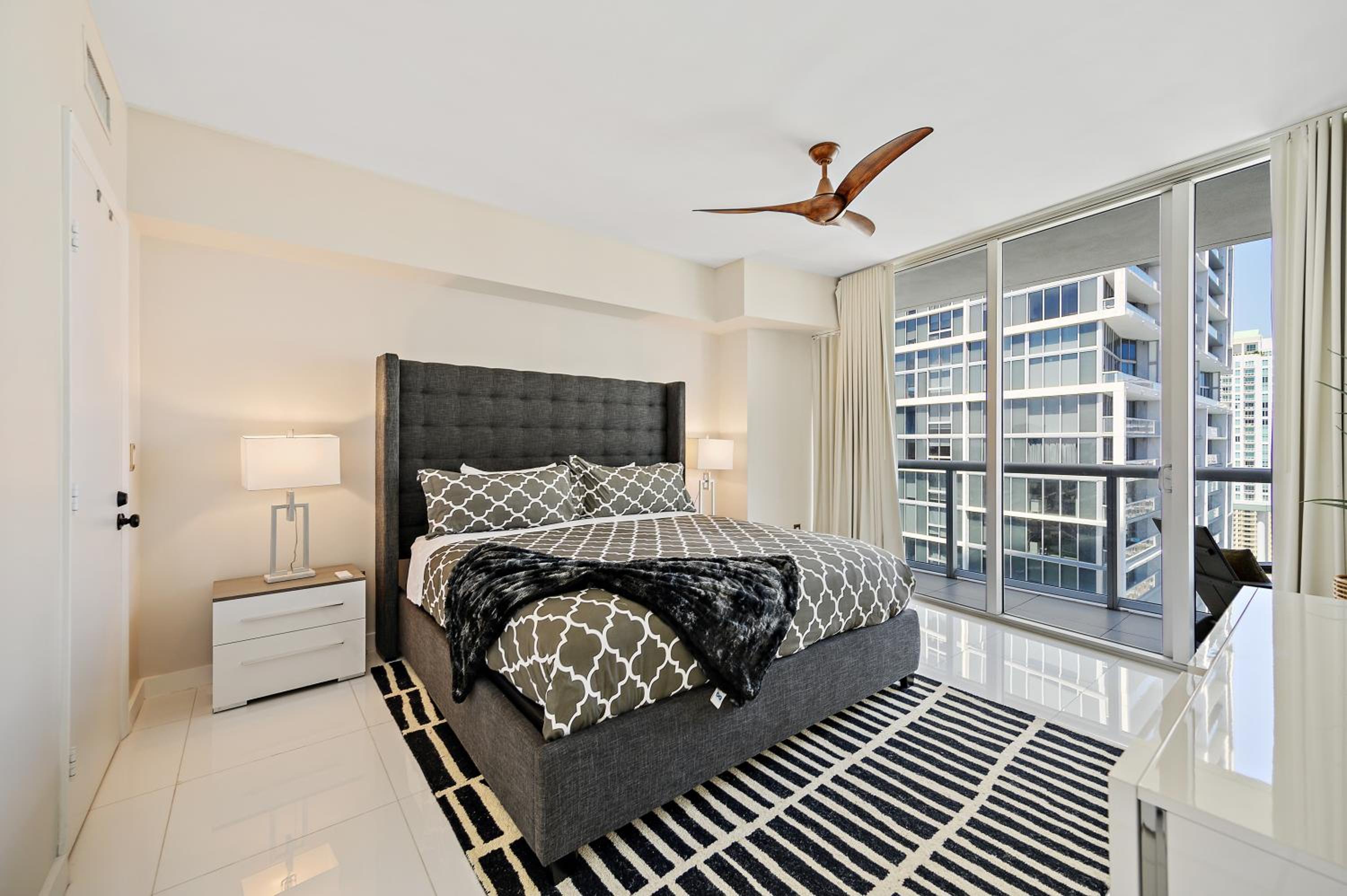 One-Bedroom Apartment with Balcony and Sea View photo 3