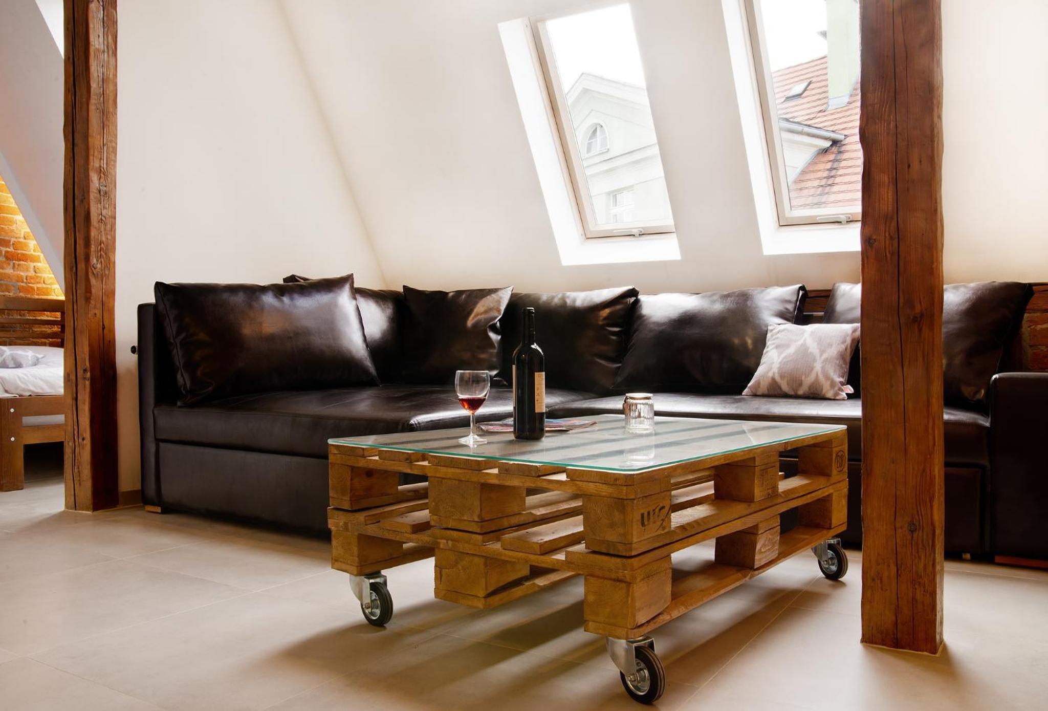 One-Bedroom Apartment - Photo 1