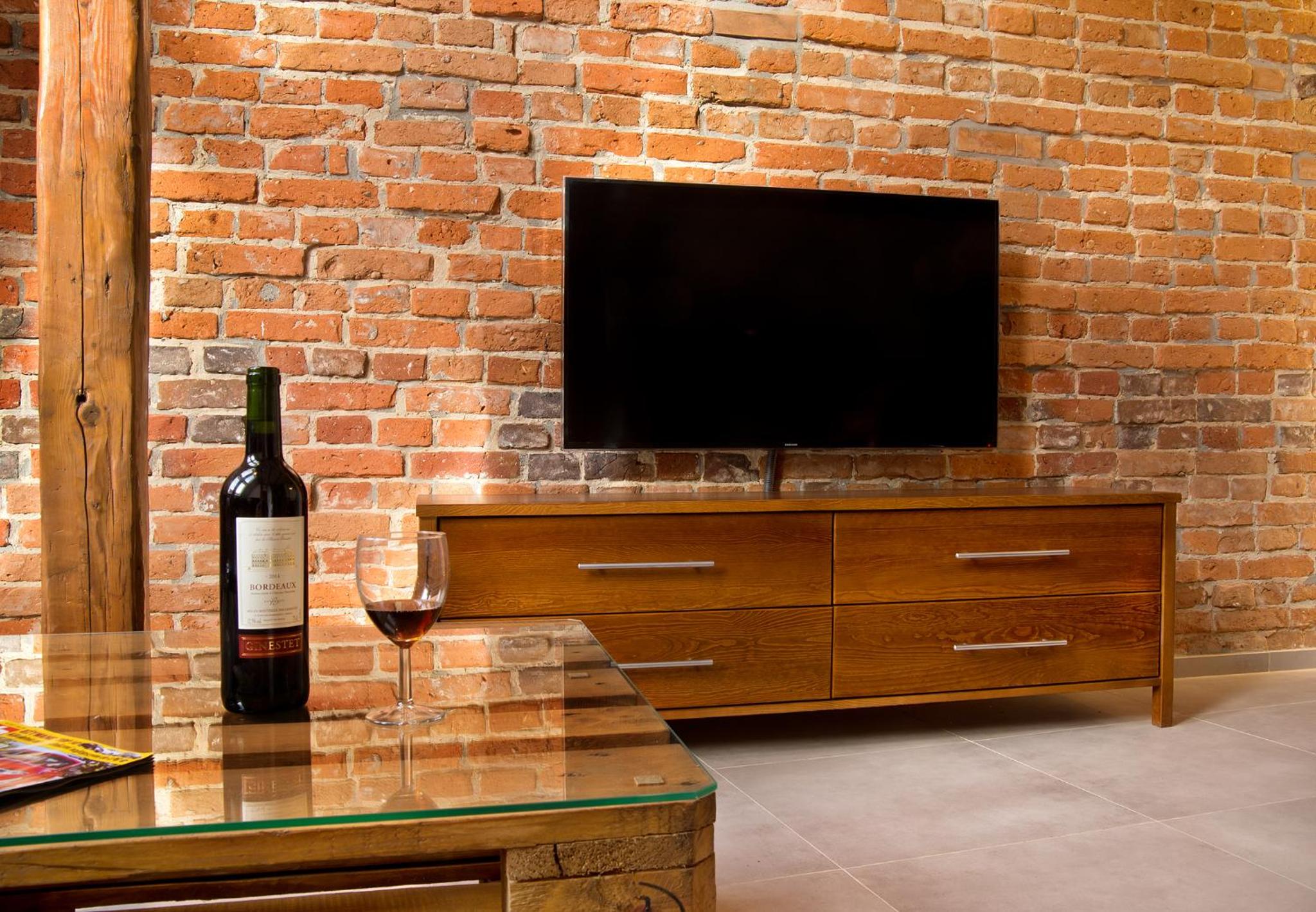 One-Bedroom Apartment - Photo 9