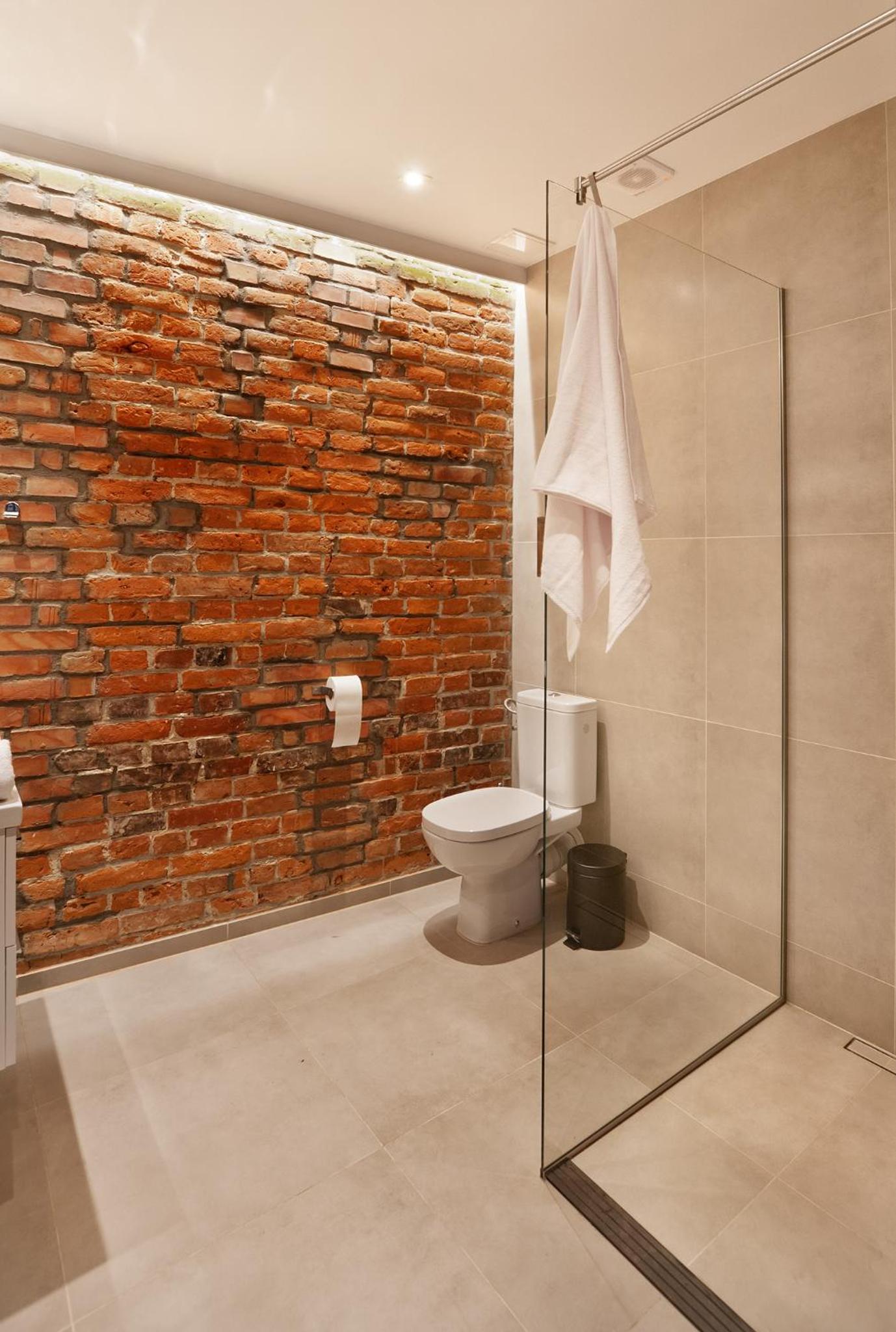 One-Bedroom Apartment - Photo 6