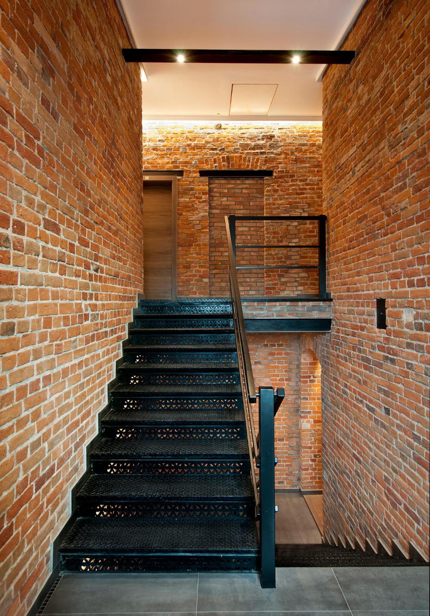 One-Bedroom Apartment - Photo 3
