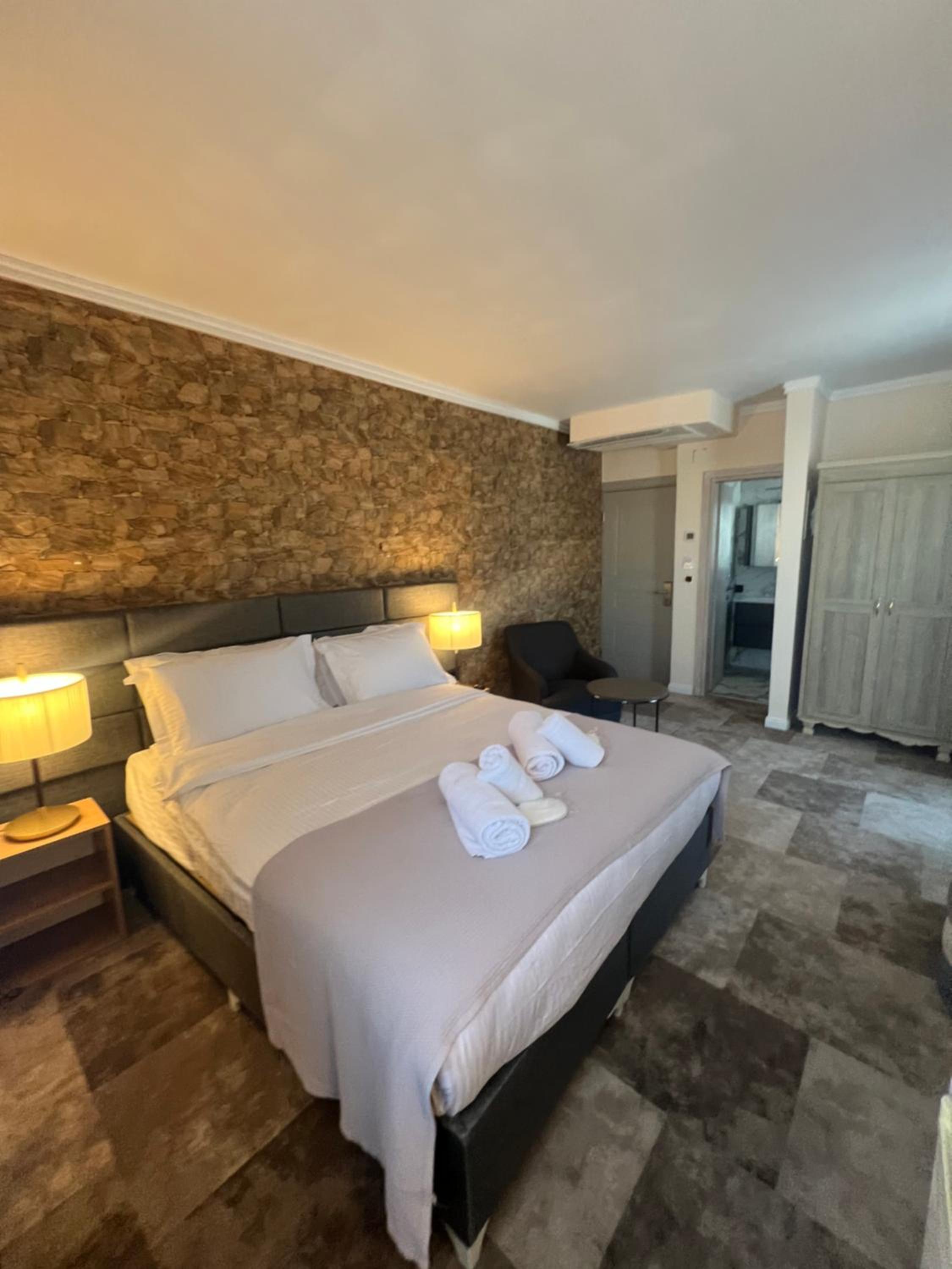 Deluxe Double Room - Photo 2