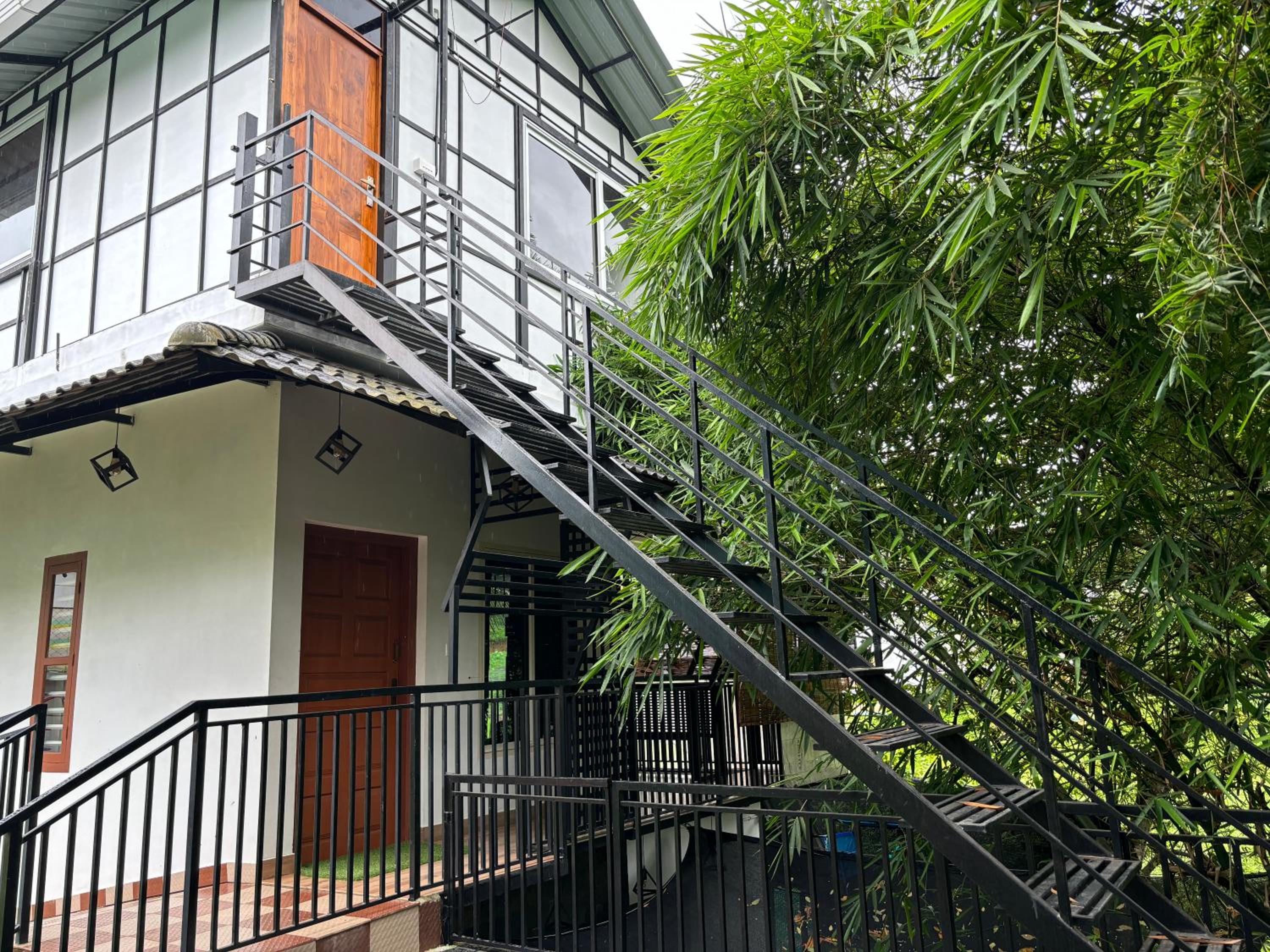 Three-Bedroom House photo 2