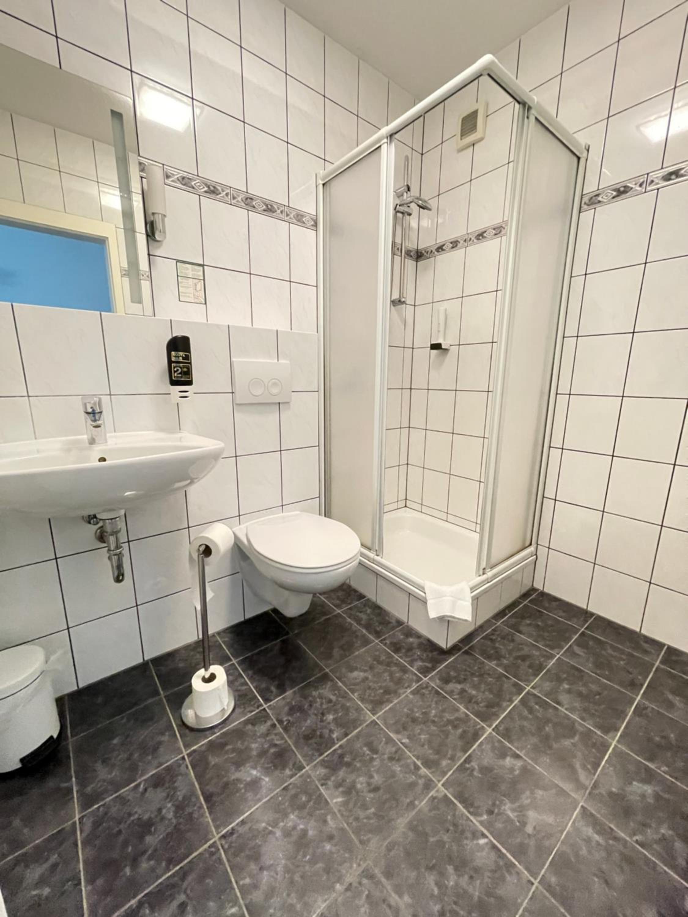 Standard Twin Room - Photo 5