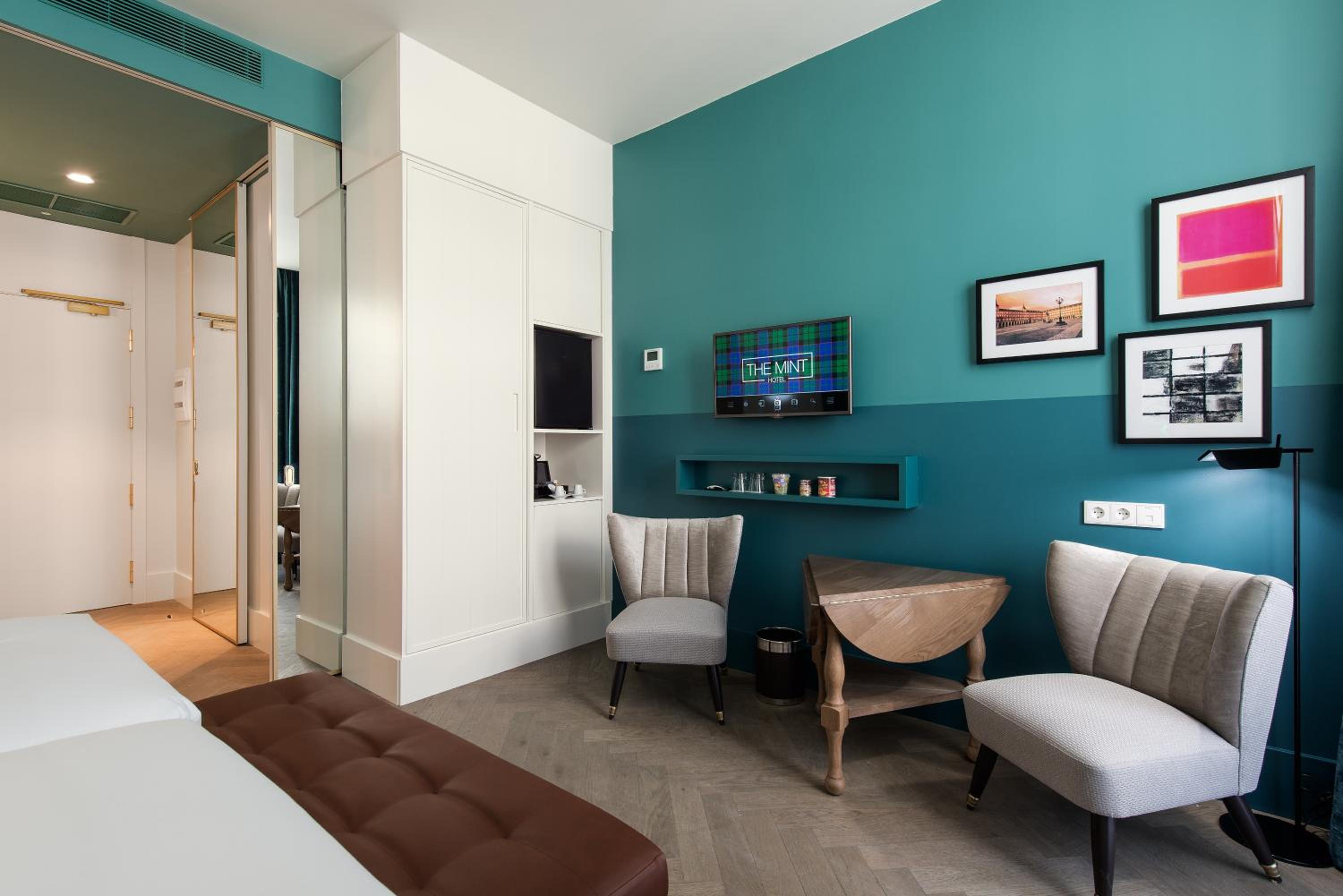 Deluxe Double or Twin Room thumbnail 5