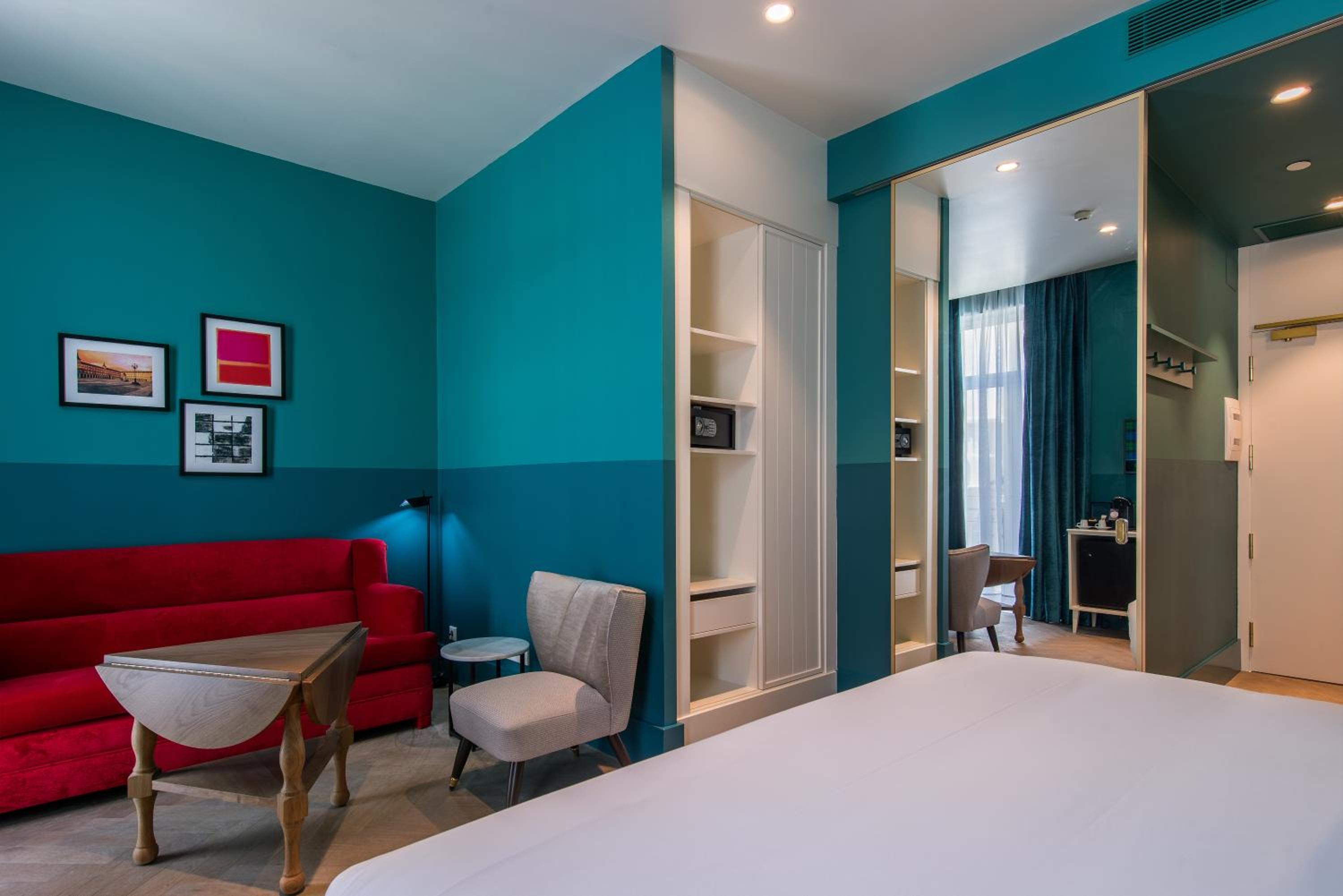 Deluxe Double or Twin Room thumbnail 6