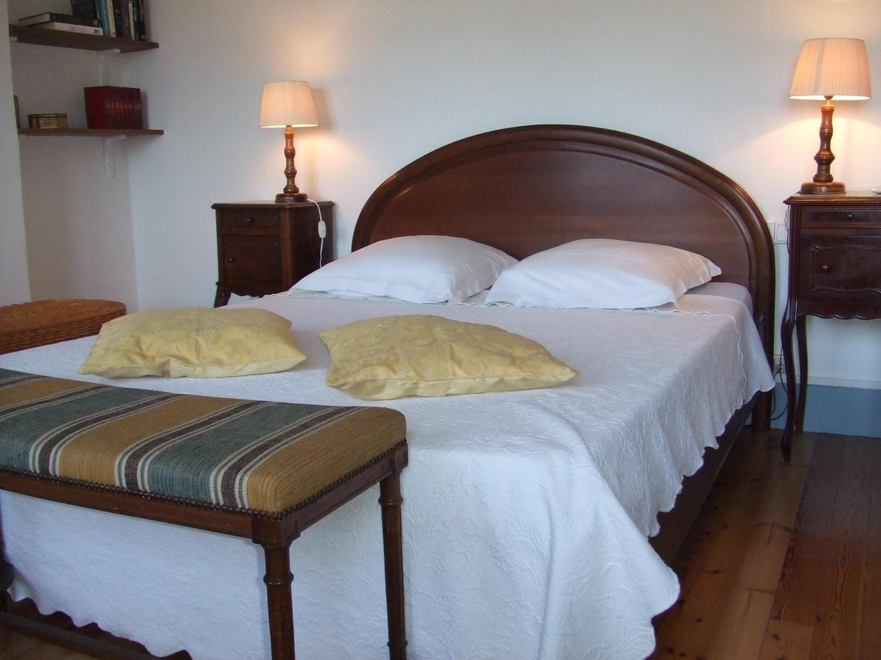 Family Room with Private Bathroom - Photo 4