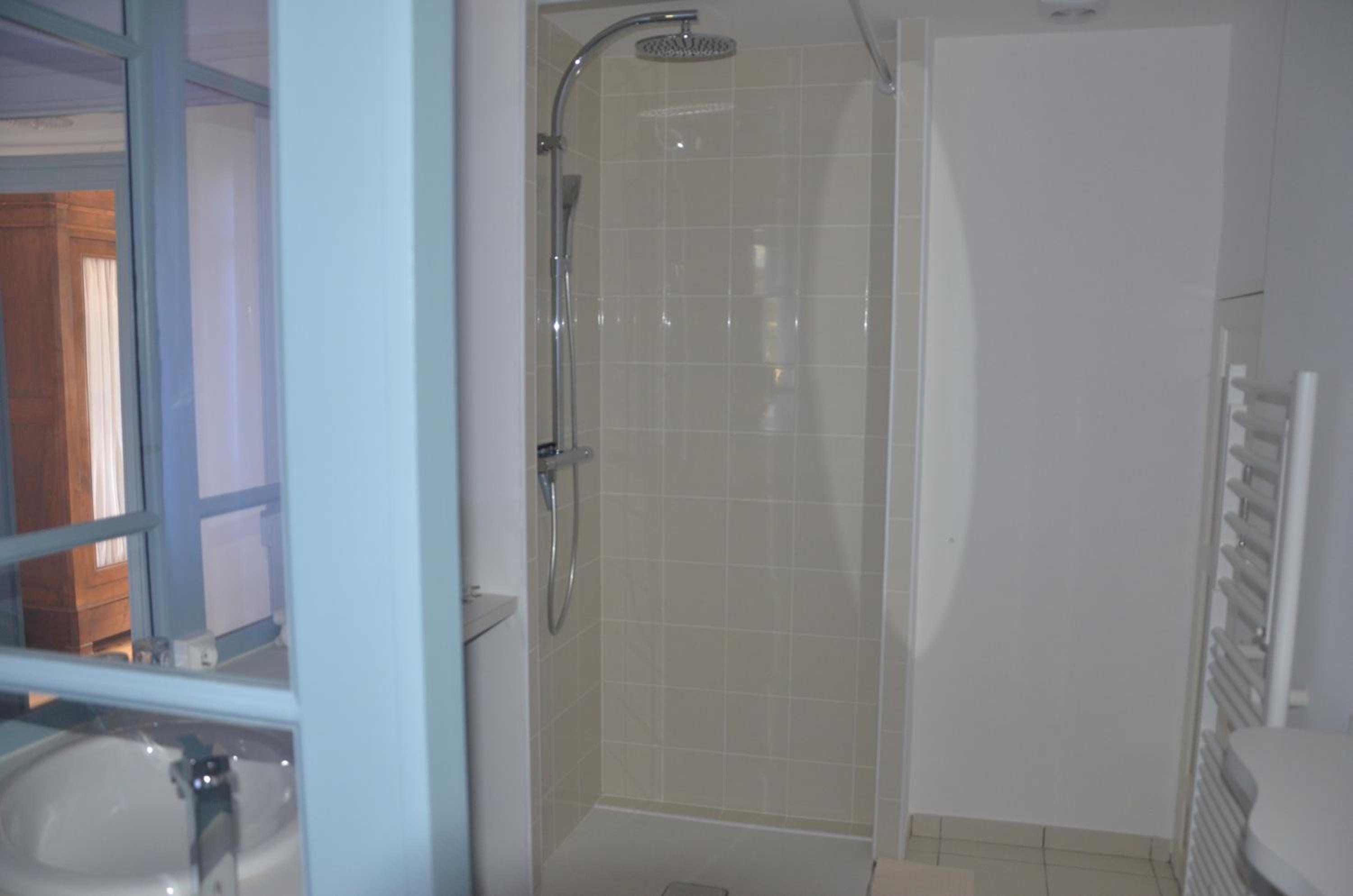Deluxe Double Room with Shower photo 3