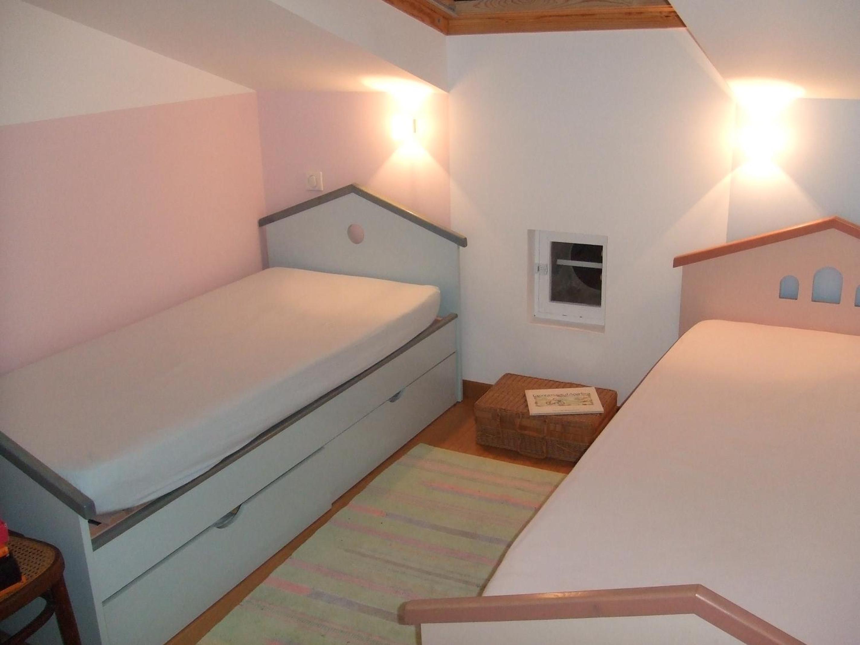 Family Room with Private Bathroom - Photo 6