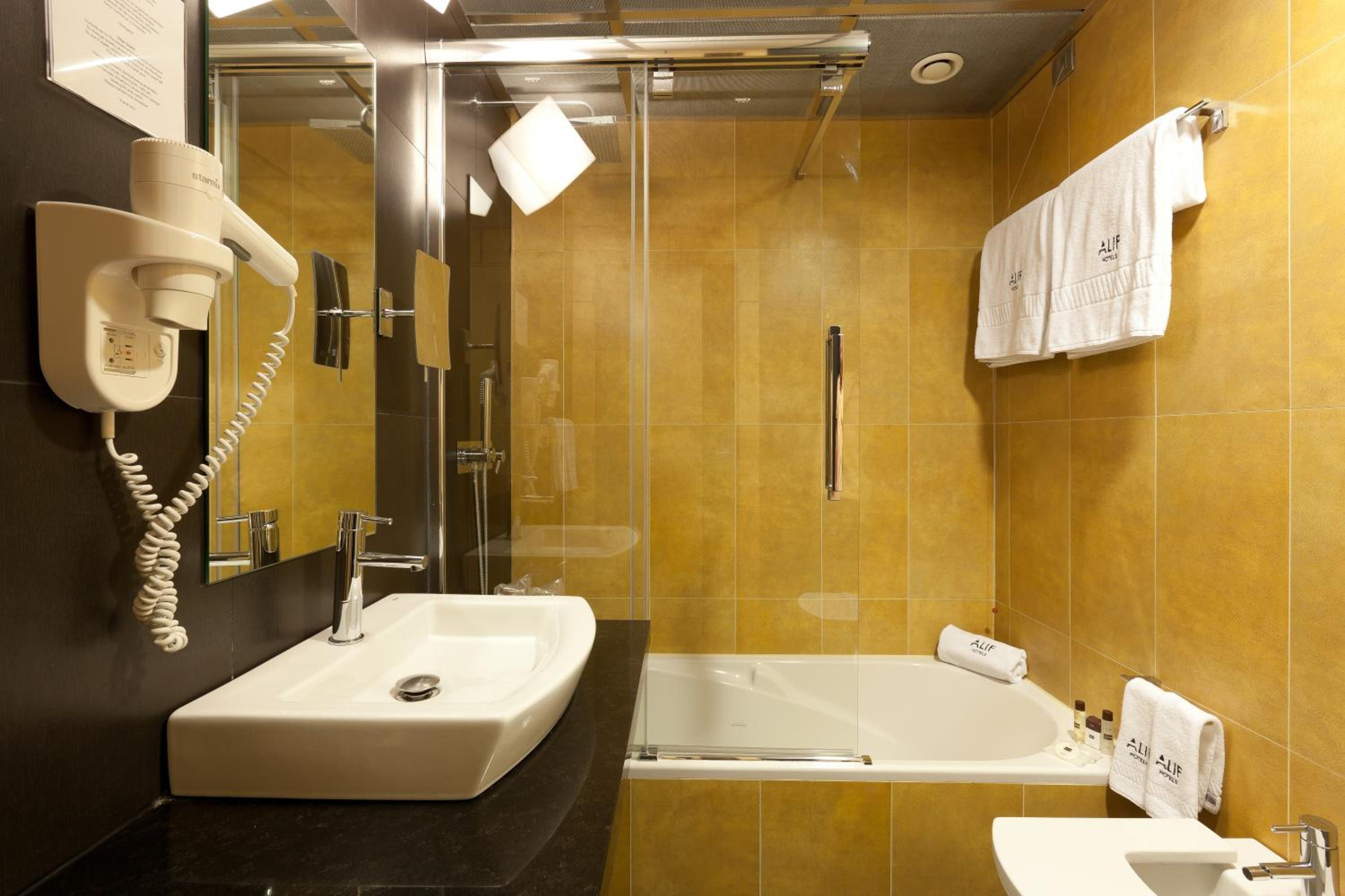 Twin Room - Photo 3