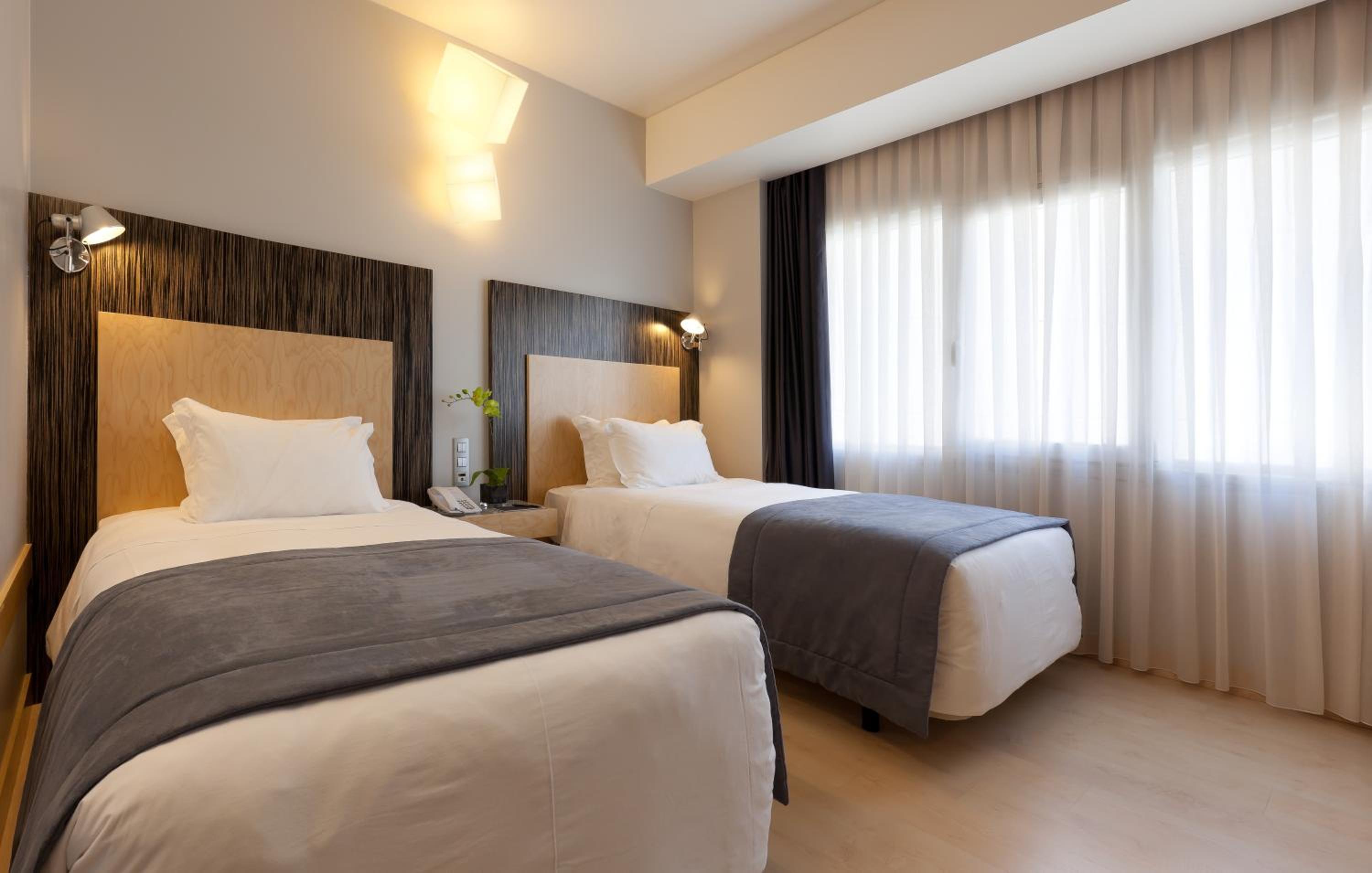 Twin Room - Photo 2