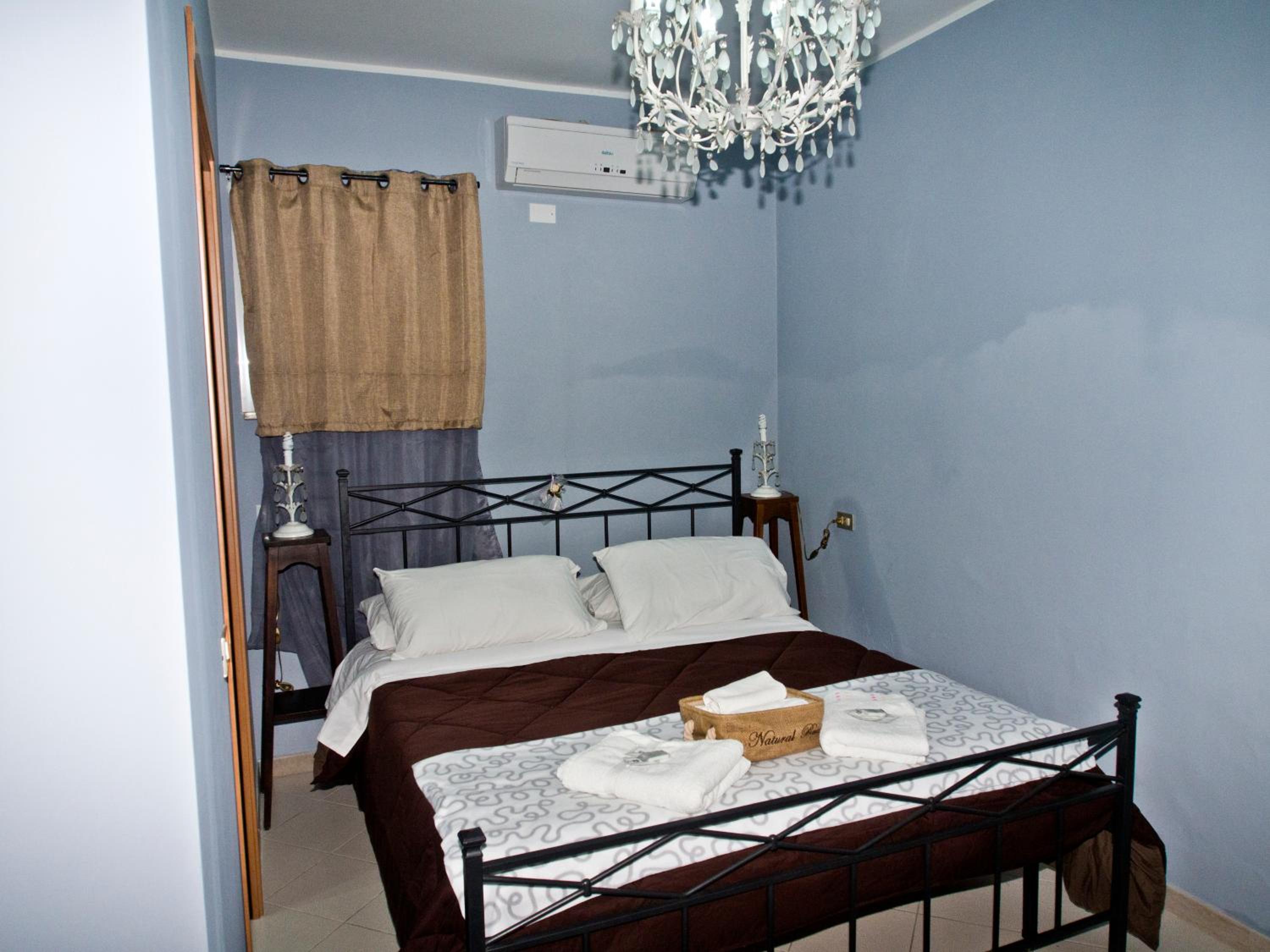 Double Room with Private Bathroom - Photo 8