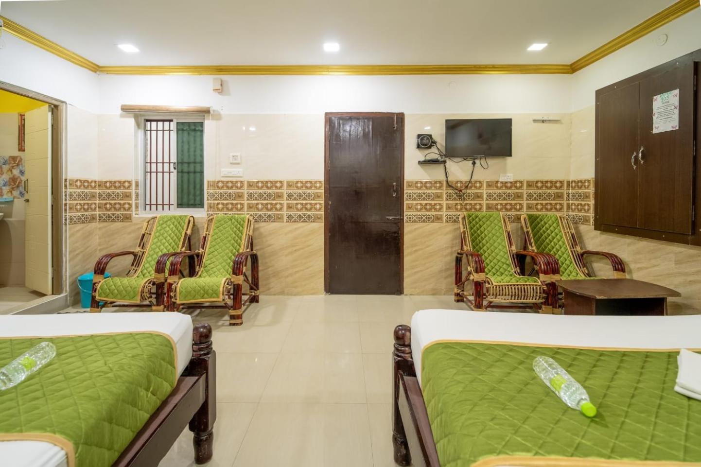 Deluxe Family Room