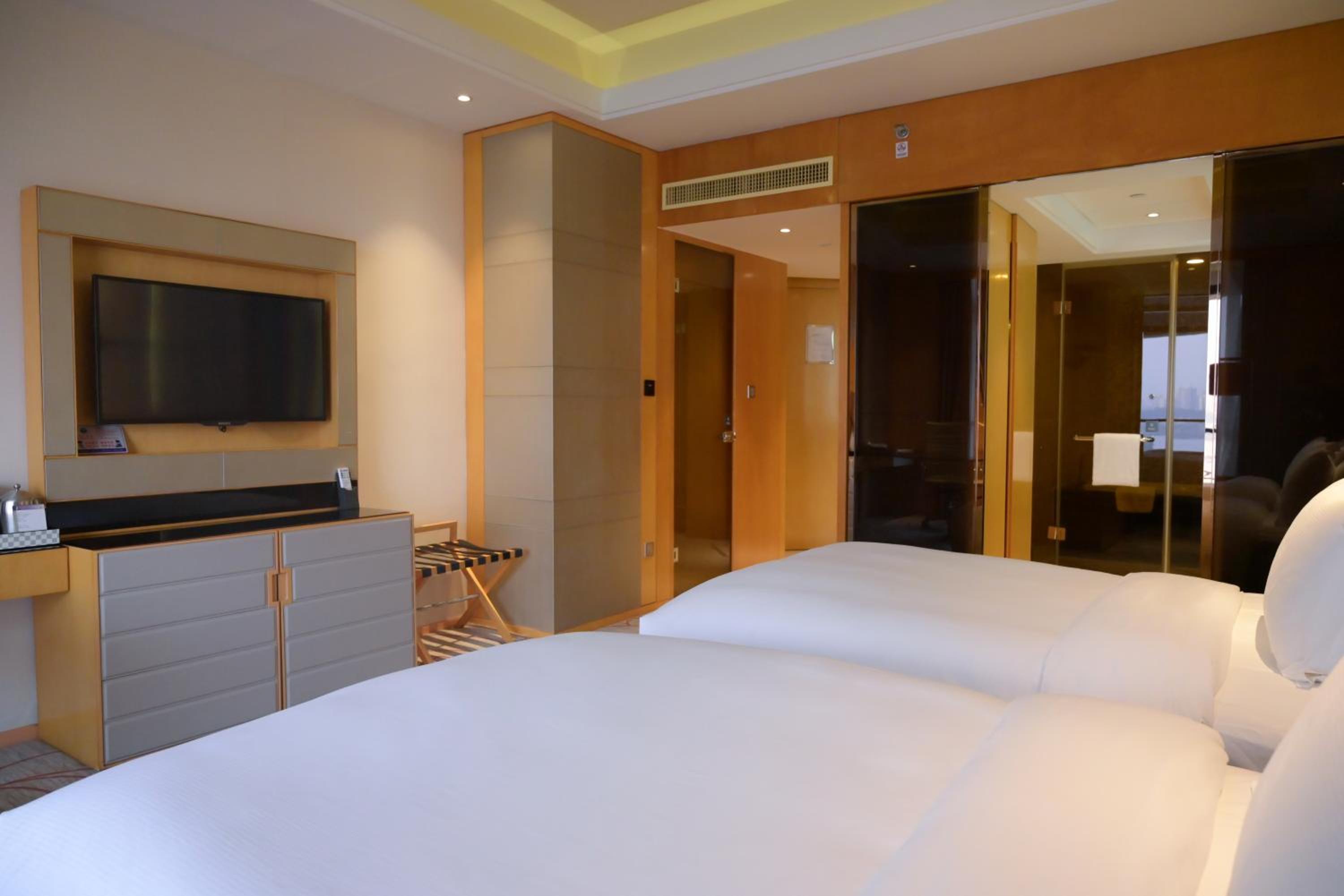 Deluxe Double Room with River or Park View
