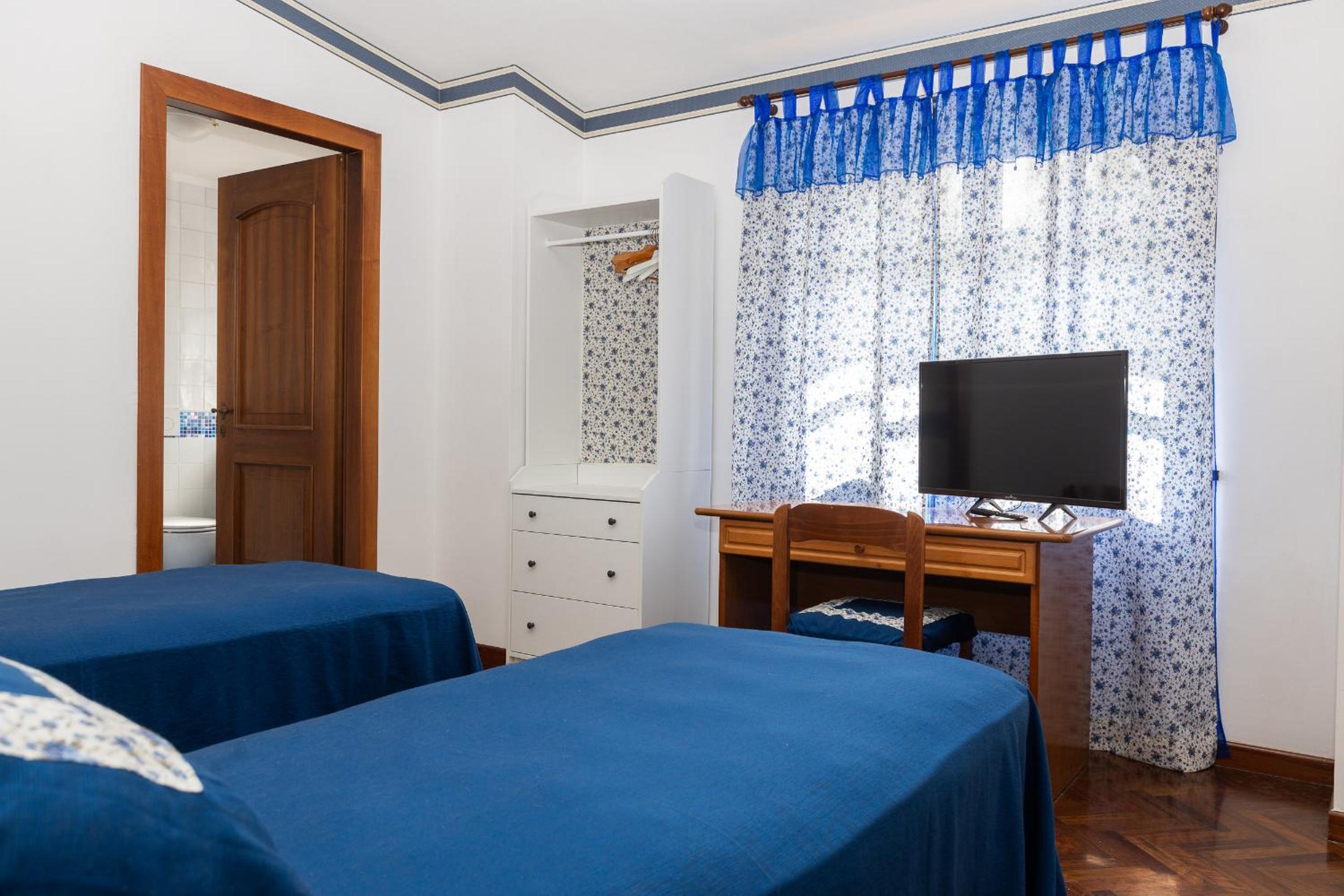 Twin Room with Mountain View - Photo 7