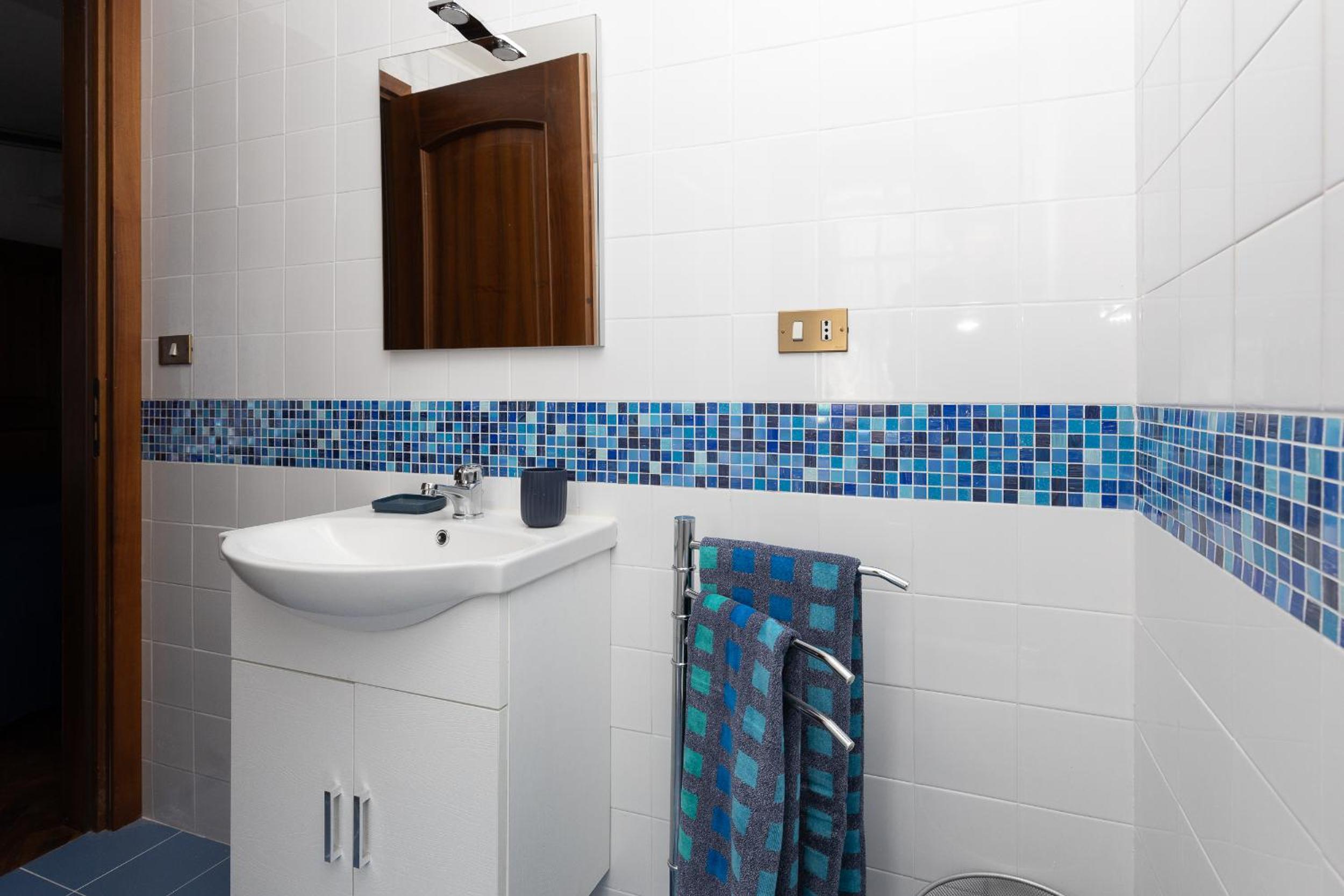 Twin Room with Mountain View - Photo 12