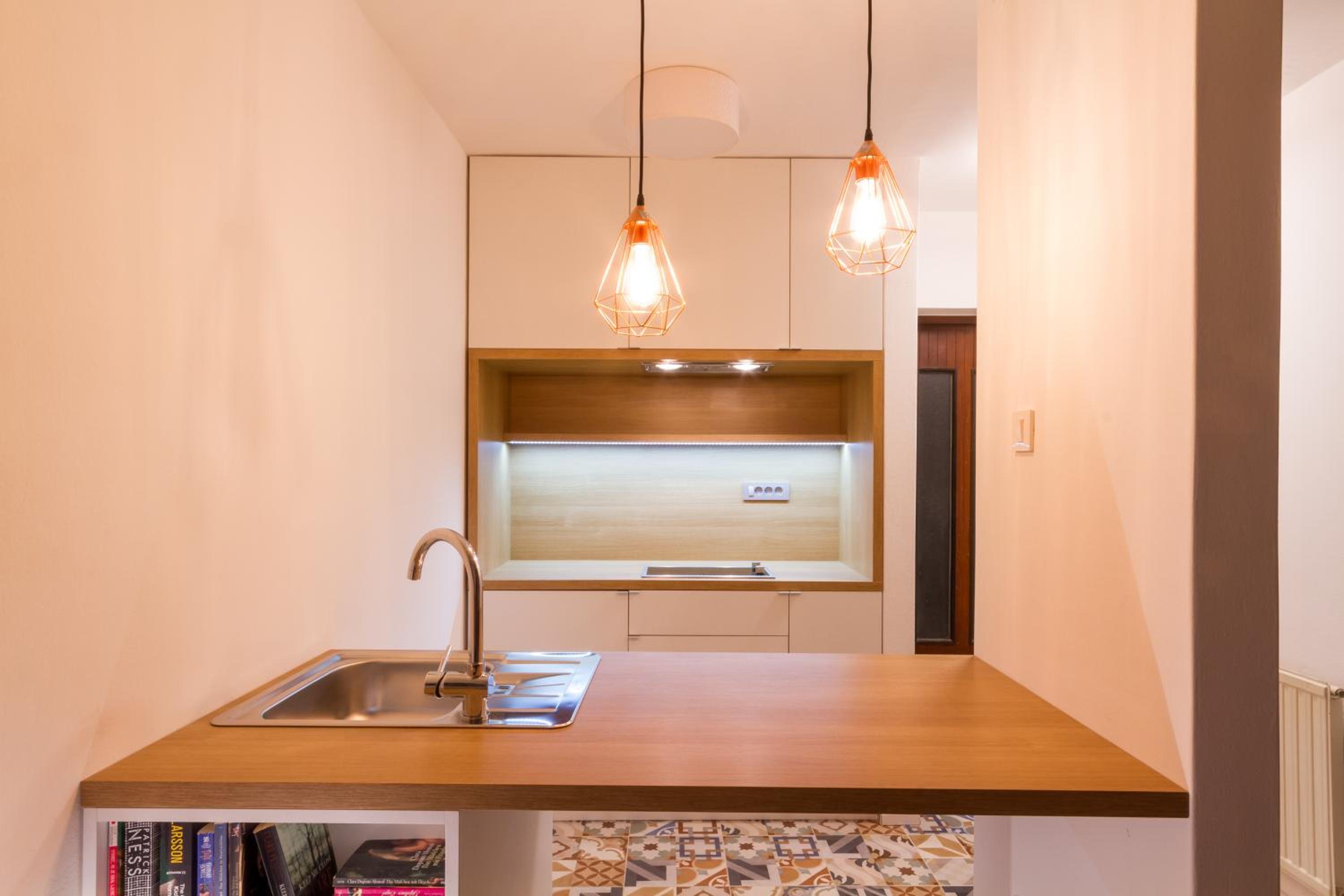 Studio with Balcony - Photo 7