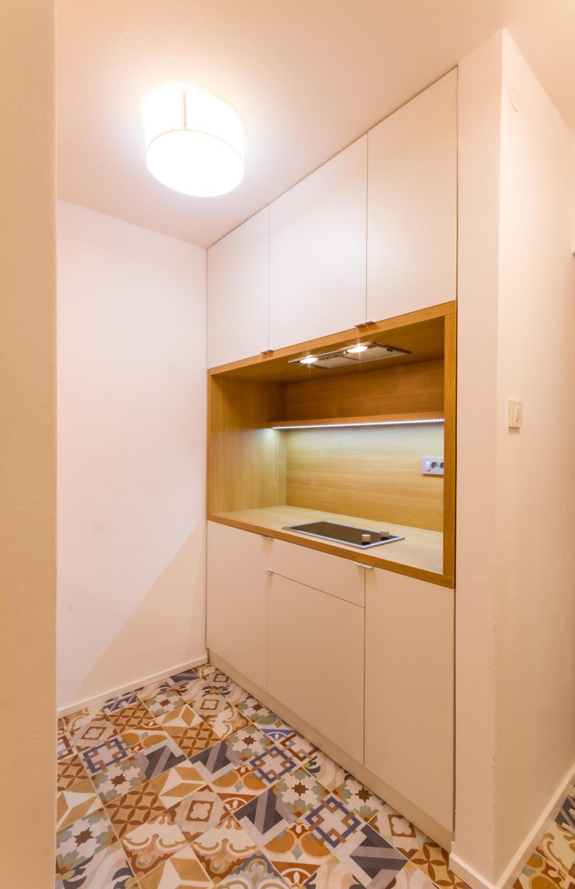 Studio with Balcony - Photo 8
