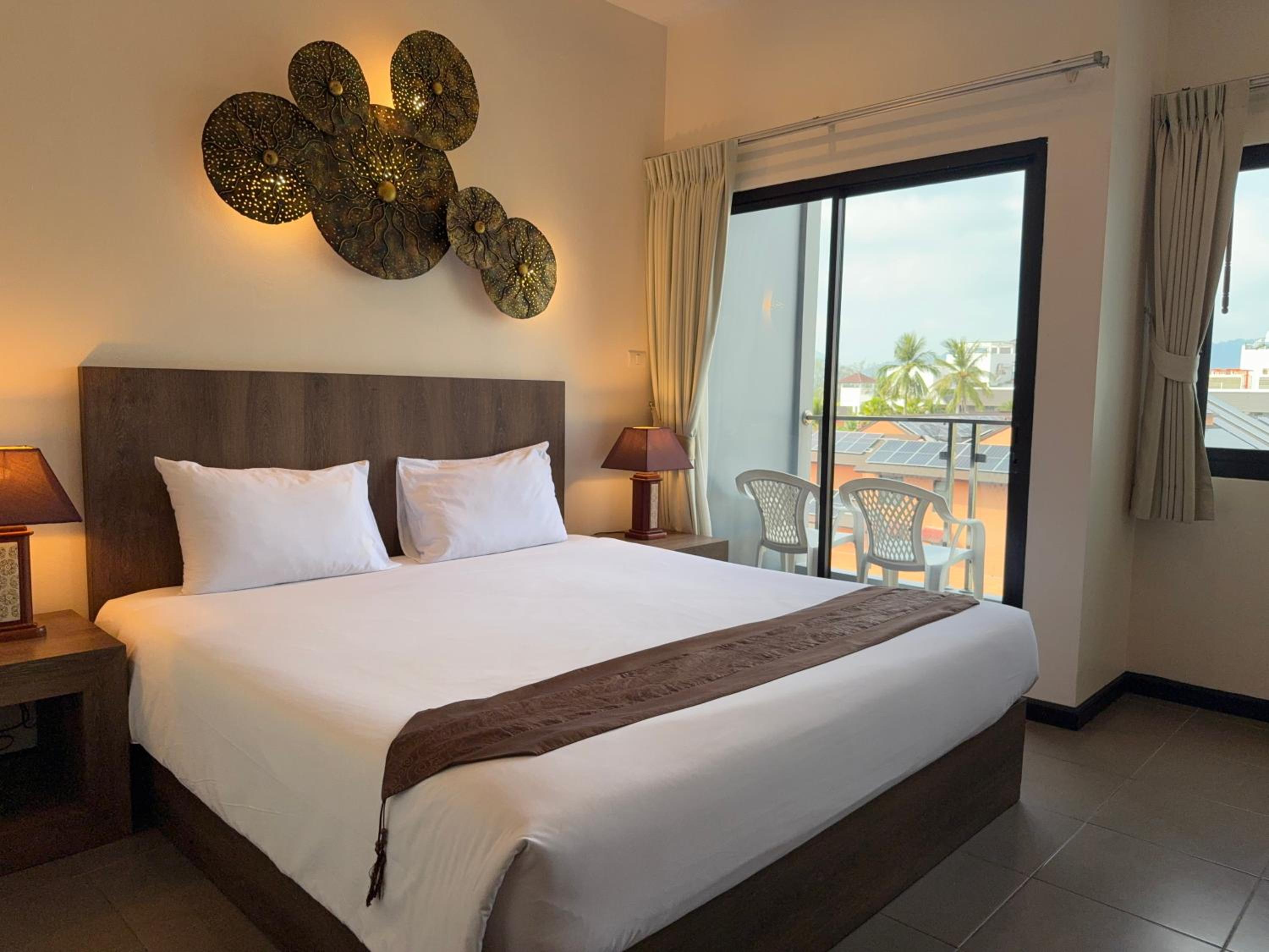 Superior Room with Balcony – Complimentary One-Time Laundry (13 kg)