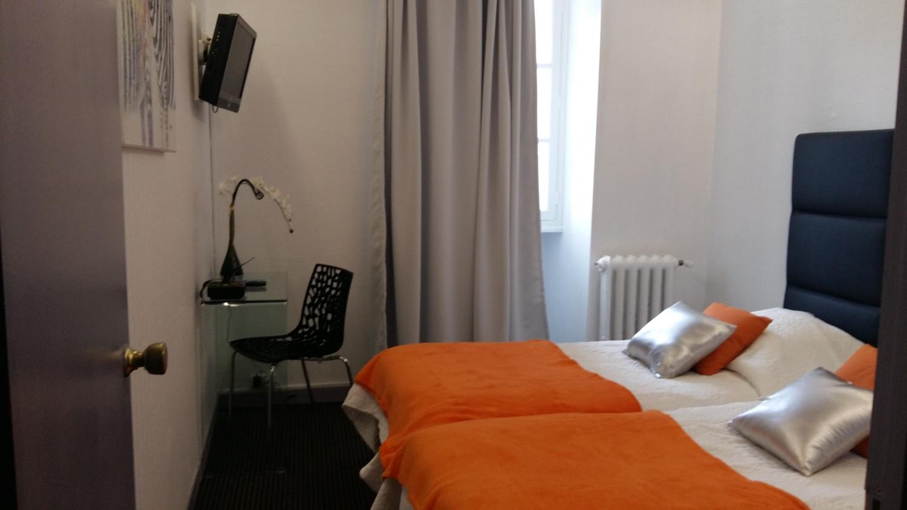 Superior Double Room with Shower - Photo 2