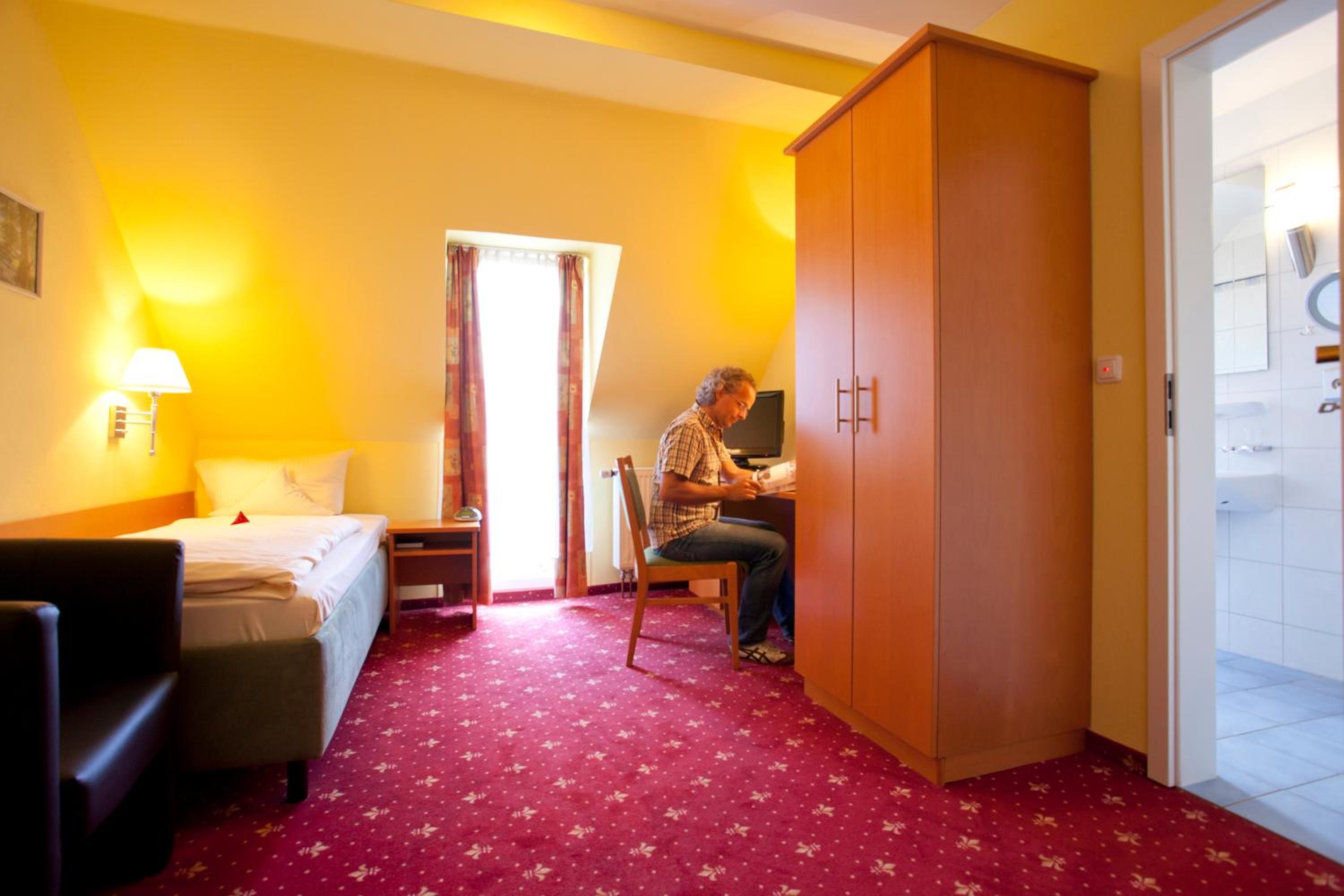 Single Room photo 3