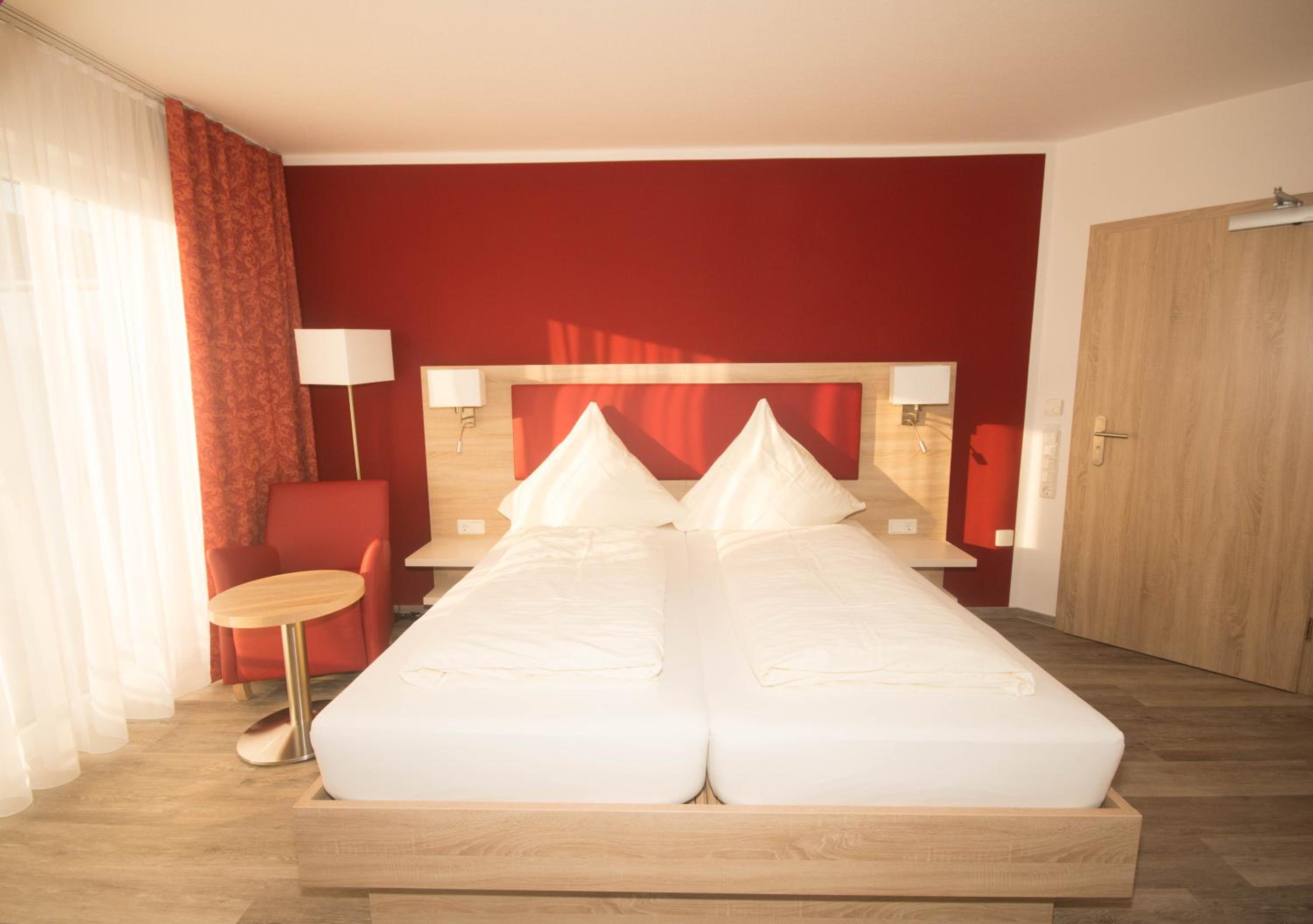 Double Room with Balcony - Photo 1