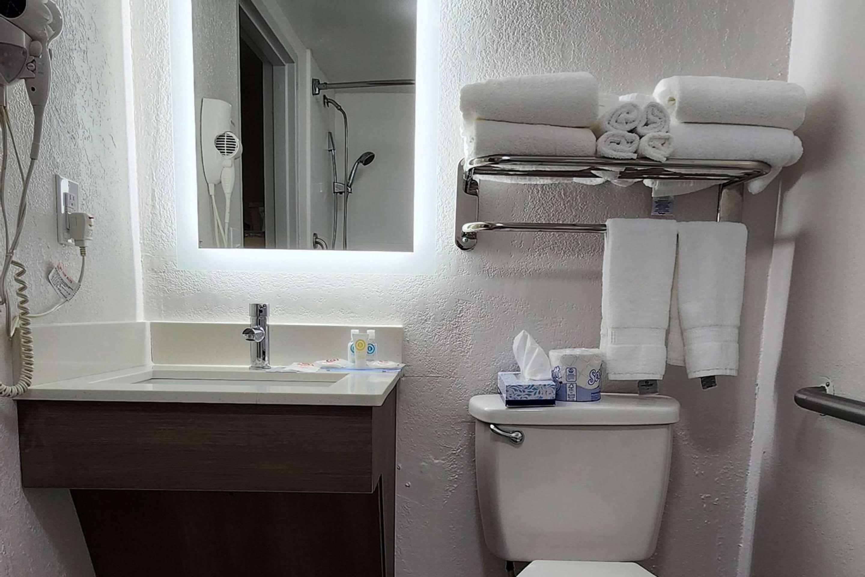 King Room - Accessible/Non-Smoking photo 2