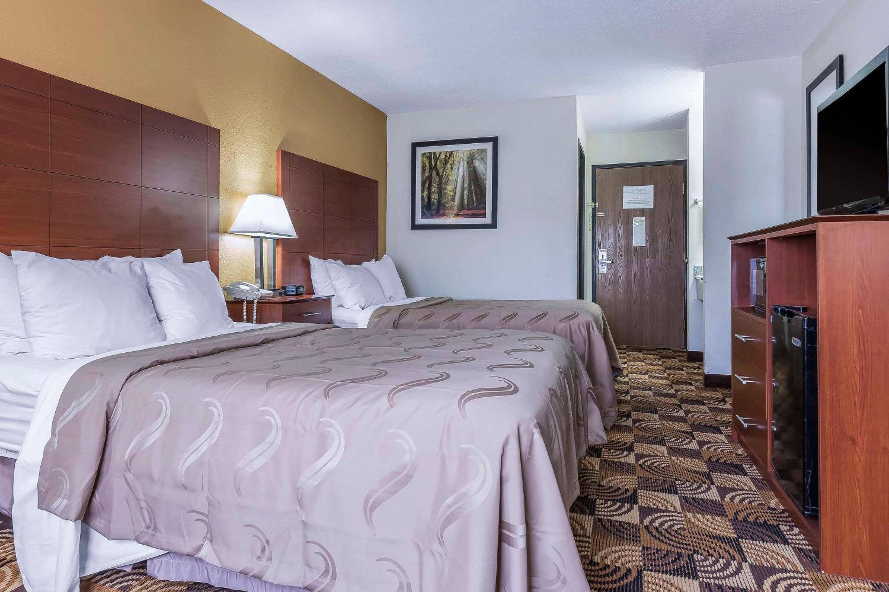 Queen Room with Two Queen Beds - Non-Smoking - Photo 1