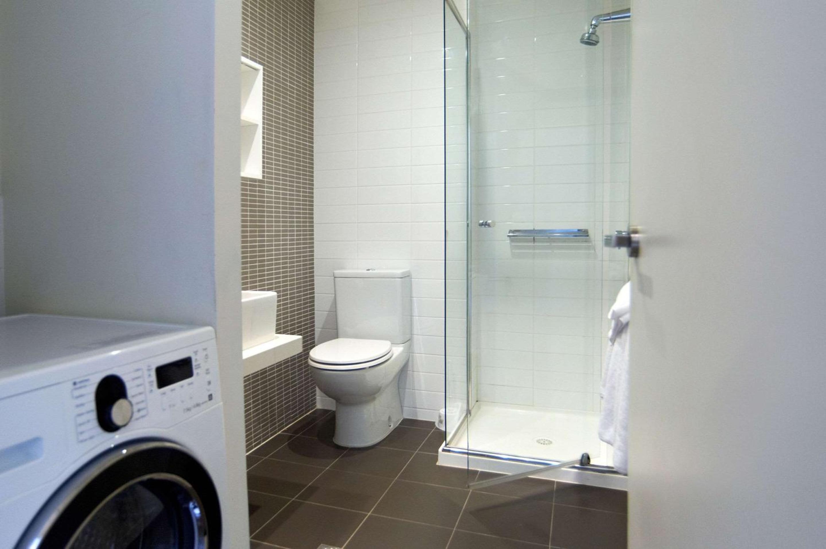 Two Bedroom Apartment with City View - Photo 2