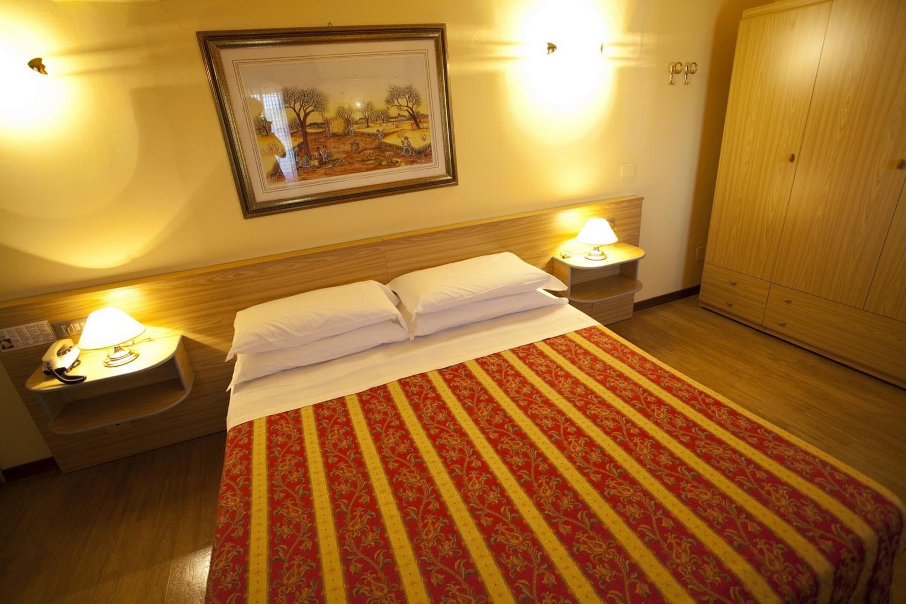 Double or Twin Room photo 3