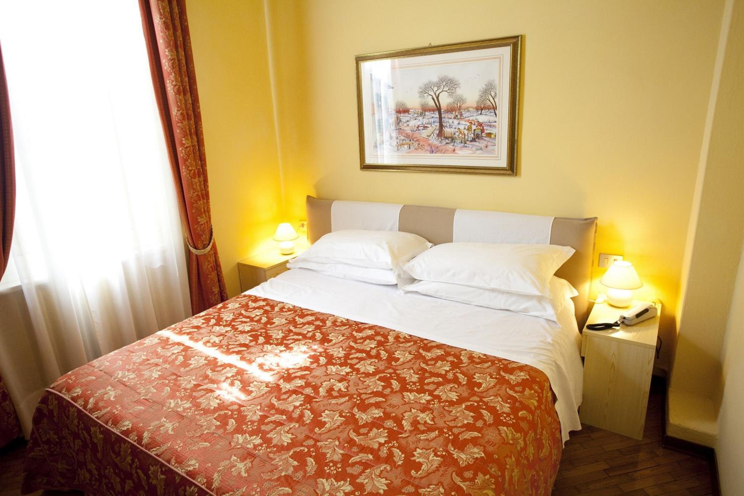 Double or Twin Room photo 2